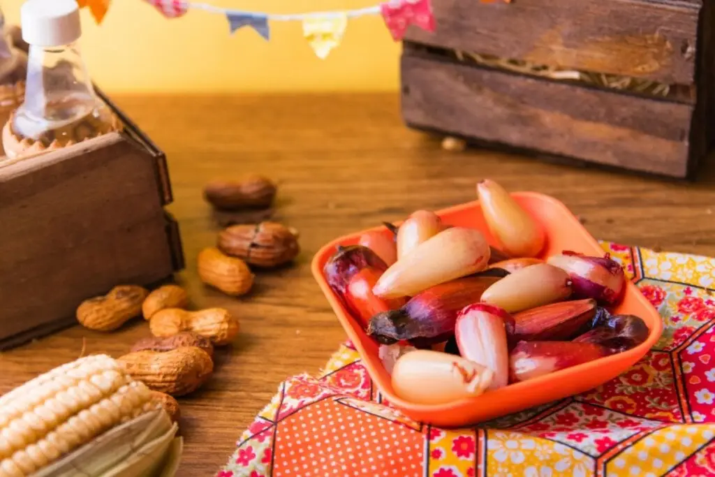7 alimentos de festa junina para incluir no pré e pós-treino