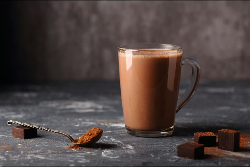 5 benefícios do chocolate quente para a saúde