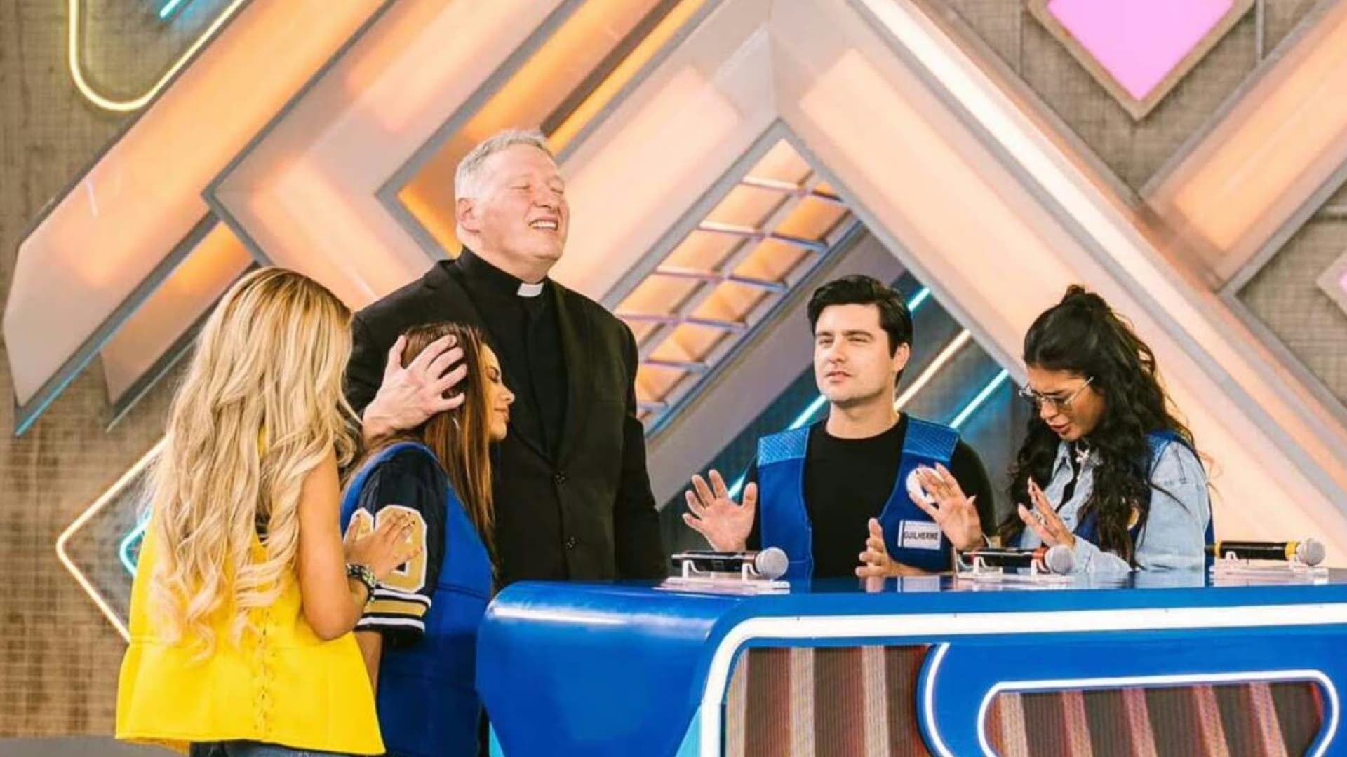 Lexa se emociona ao receber palavras de apoio de Padre Marcelo Rossi