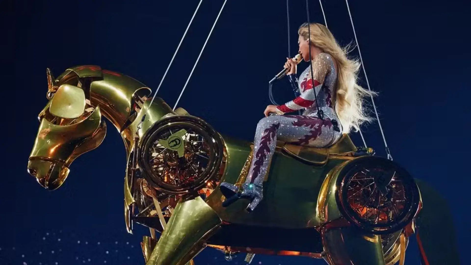 Após susto em show, Beyoncé surge cantando em cavalo suspenso no ar