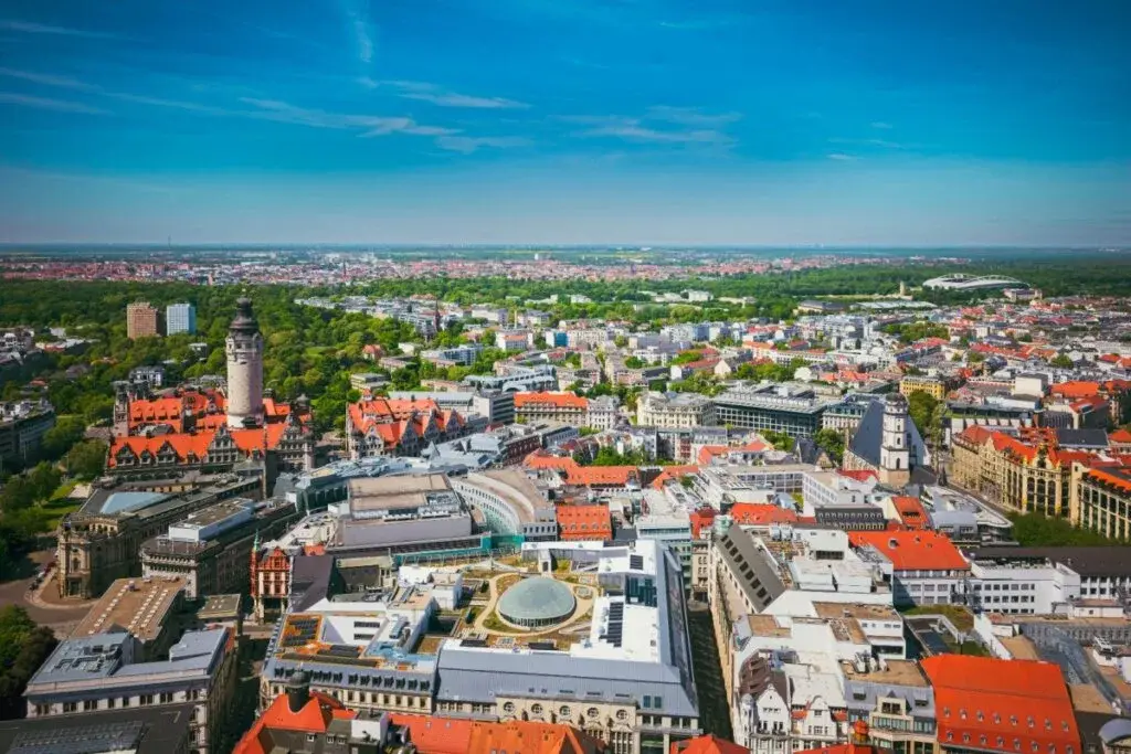 5 cidades europeias para quem ama música, história e gastronomia