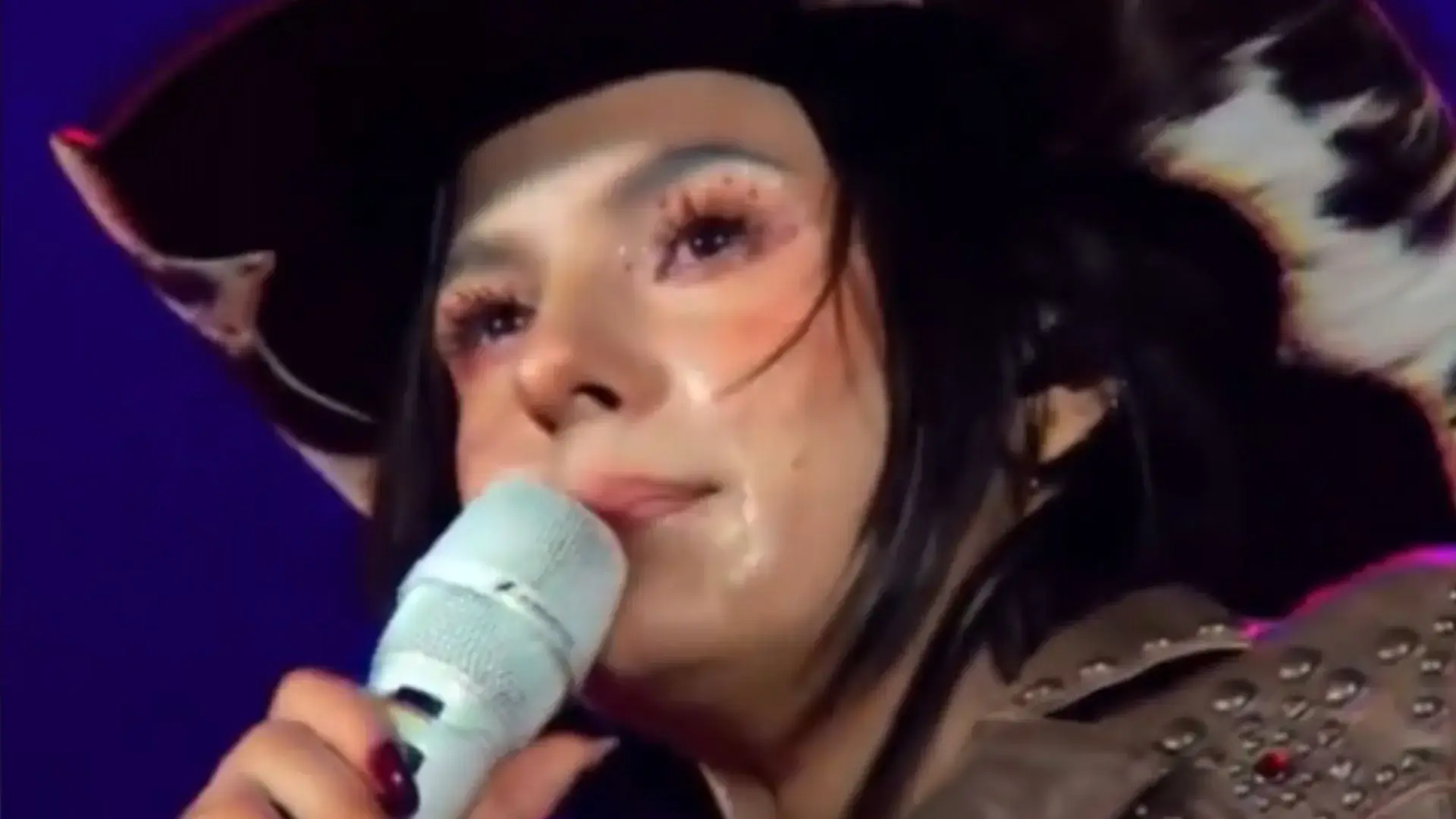 VÍDEO: Ana Castela recebeu apoio de equipe antes de desabafo em show