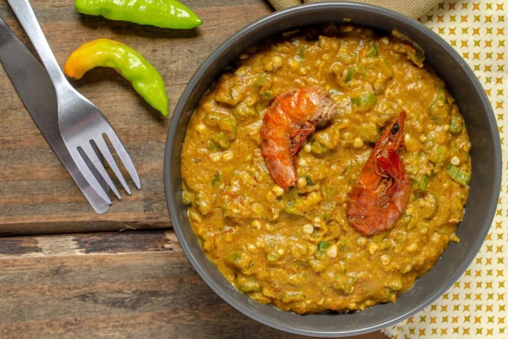 5 receitas criativas com quiabo para o almoço