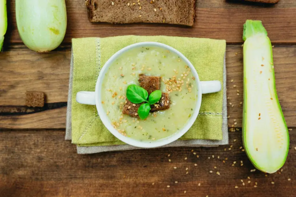 7 receitas de pratos leves para os dias frios