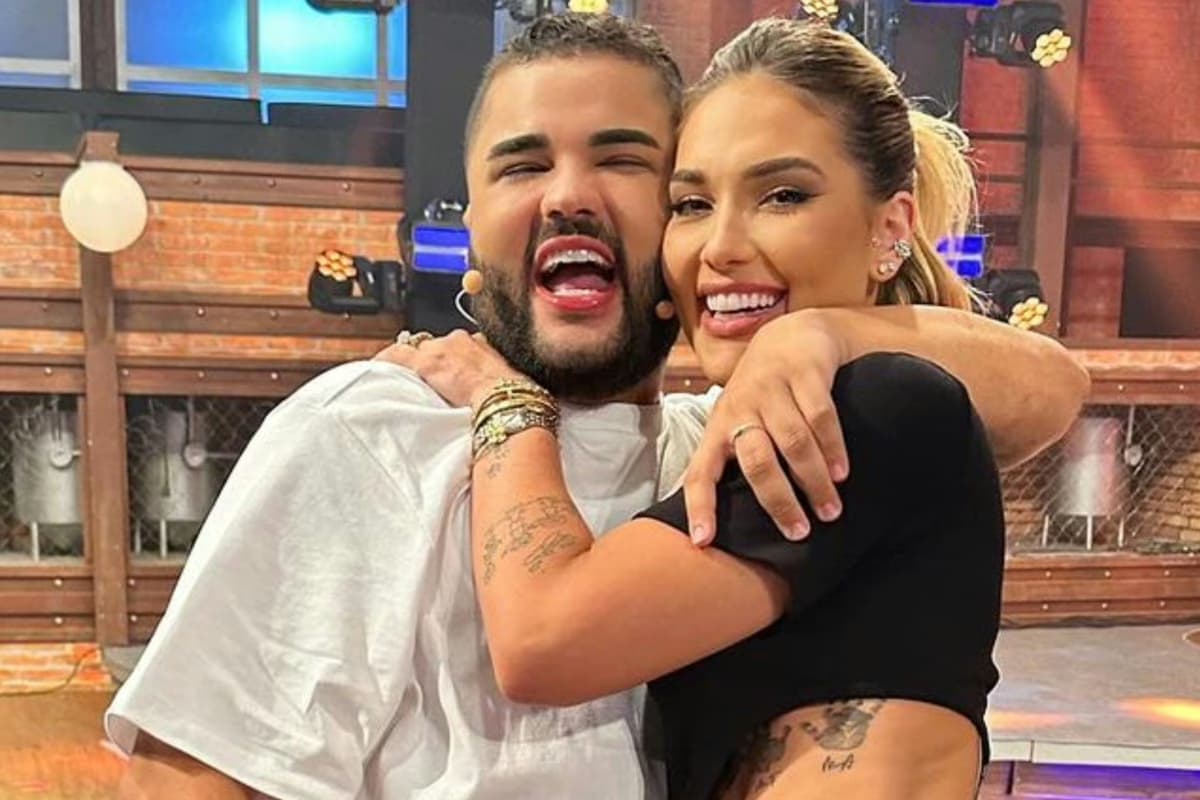 Virginia visita apê de Lucas Guedez e surpreende com presente especial