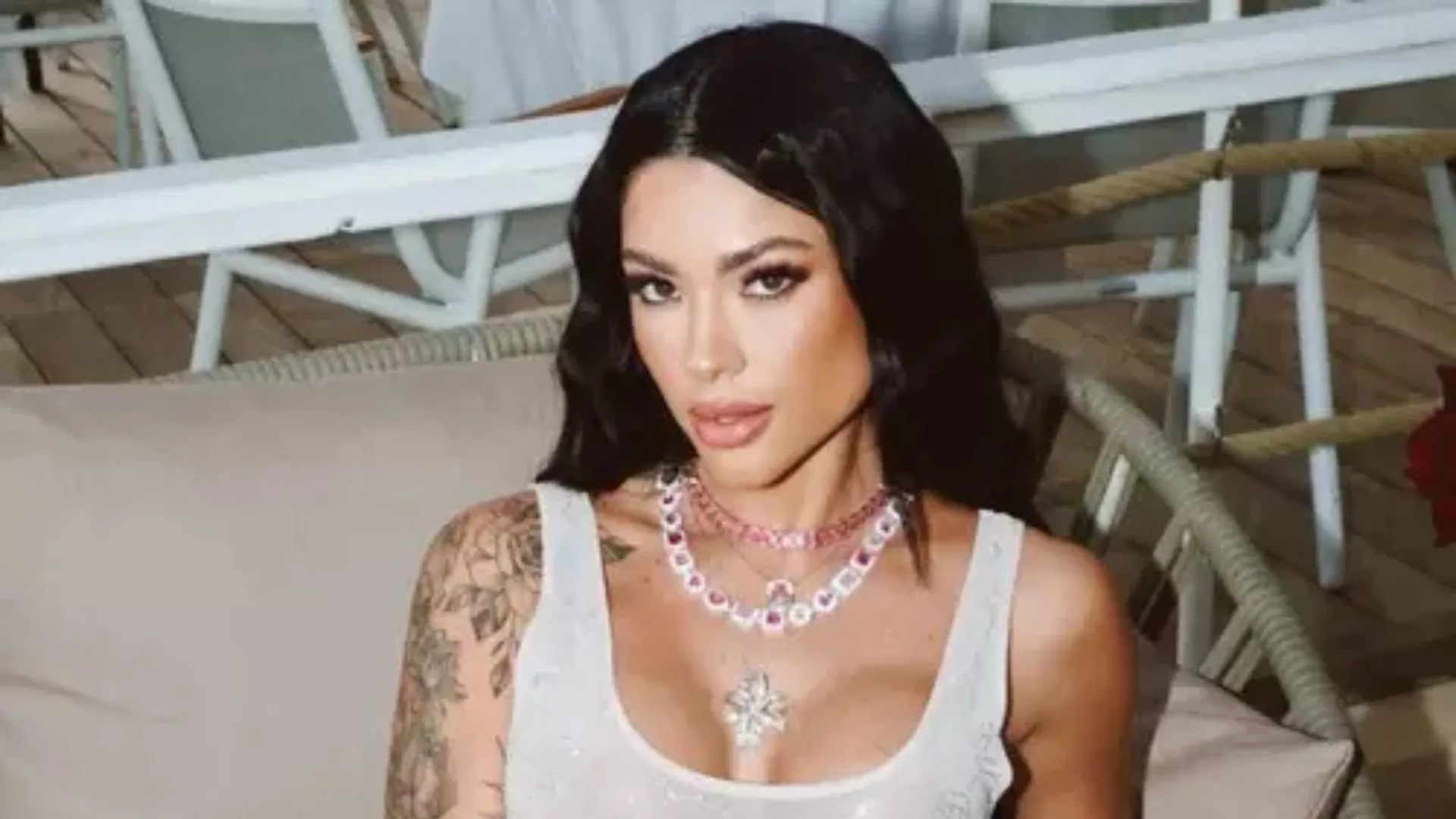 Namorada de Belo acusa ex de omitir multa judicial por não entregar o filho