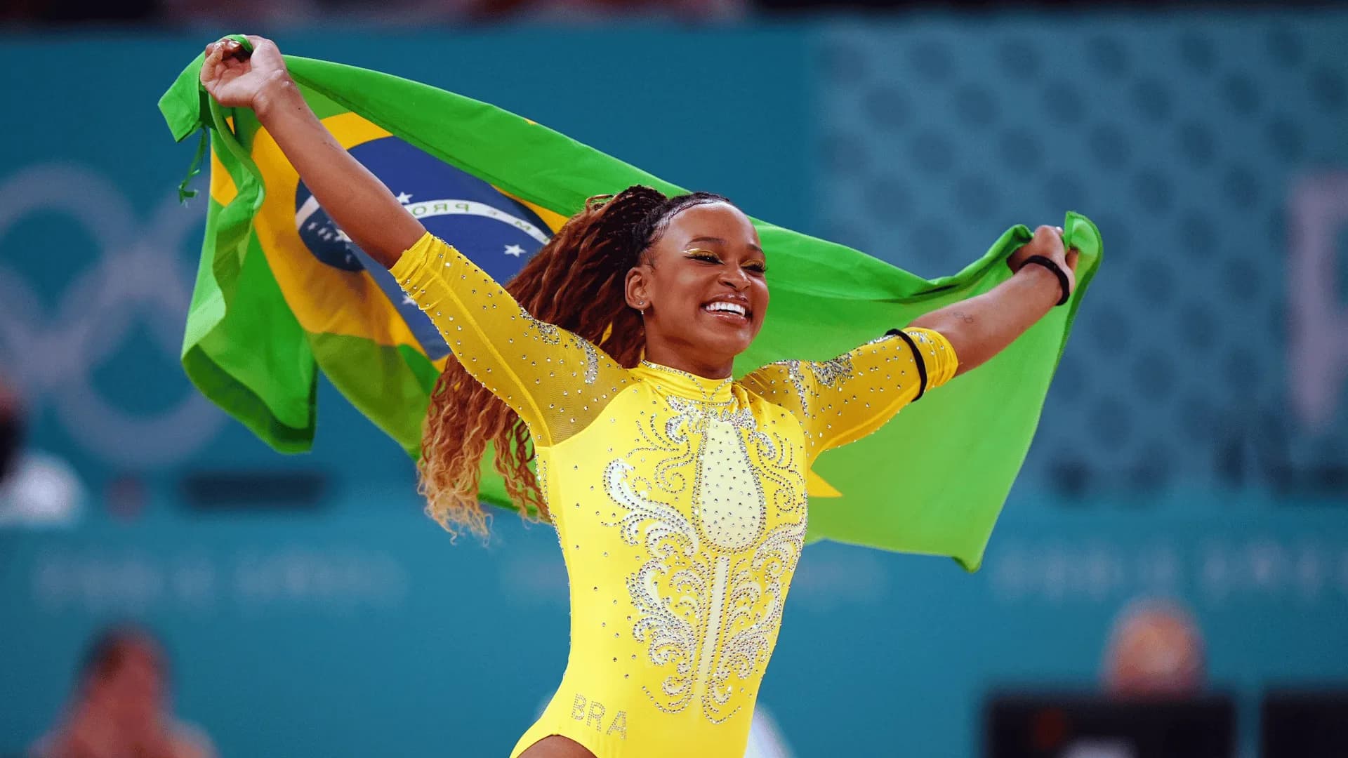 Rebeca Andrade anuncia aposentadoria das competições no solo para preservar saúde