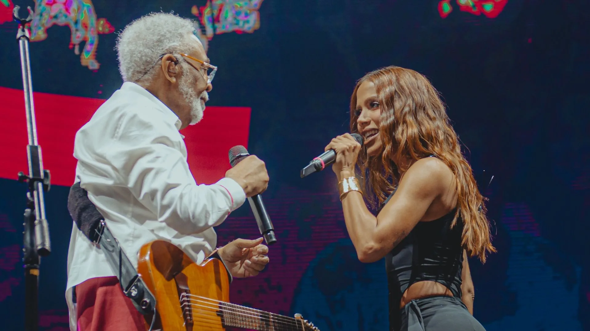 Anitta e Gilberto Gil cantam ‘Aquele Abraço’ durante show em São Paulo