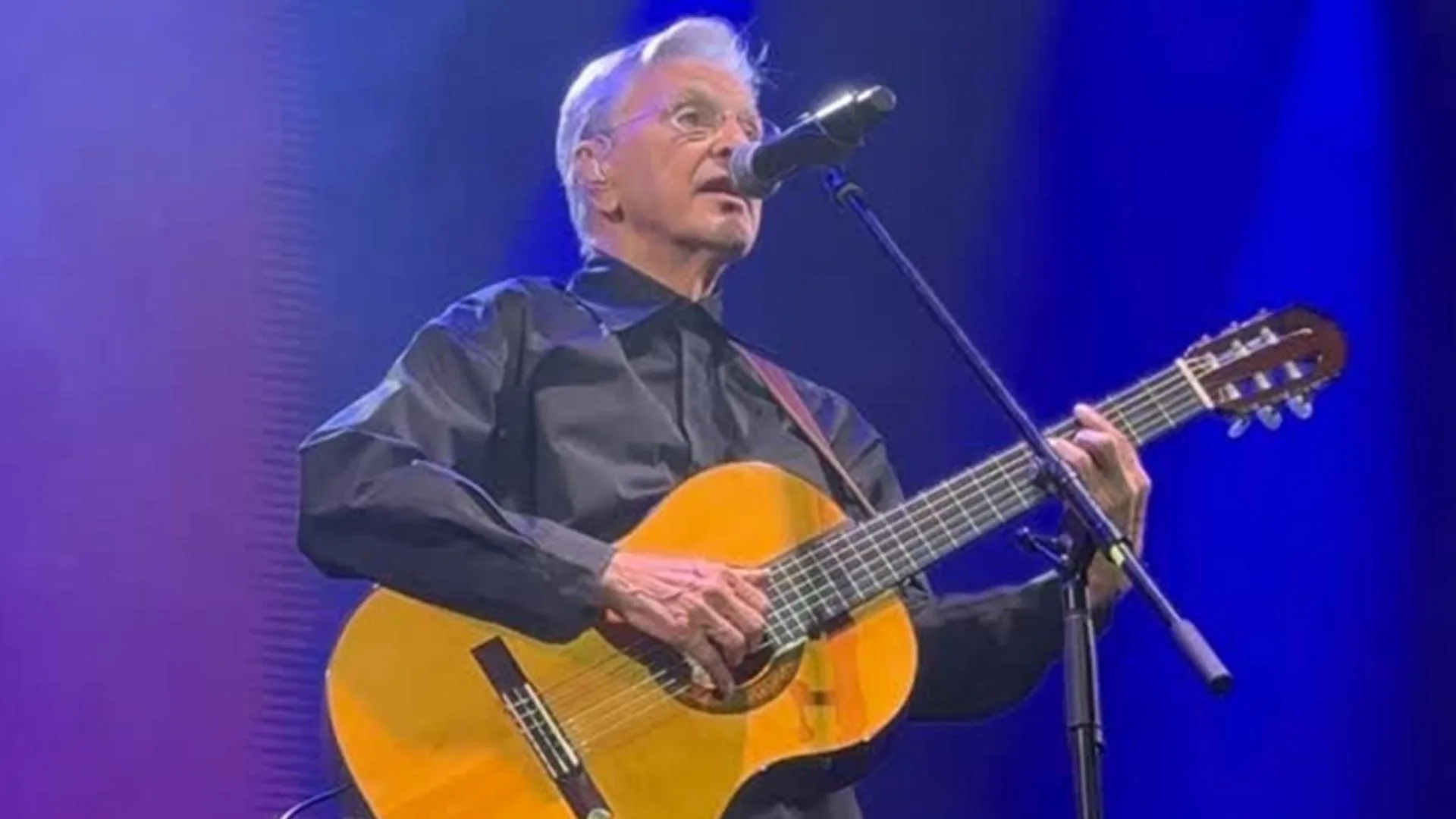 Caetano Veloso emociona ao dedicar canção para Preta Gil durante show