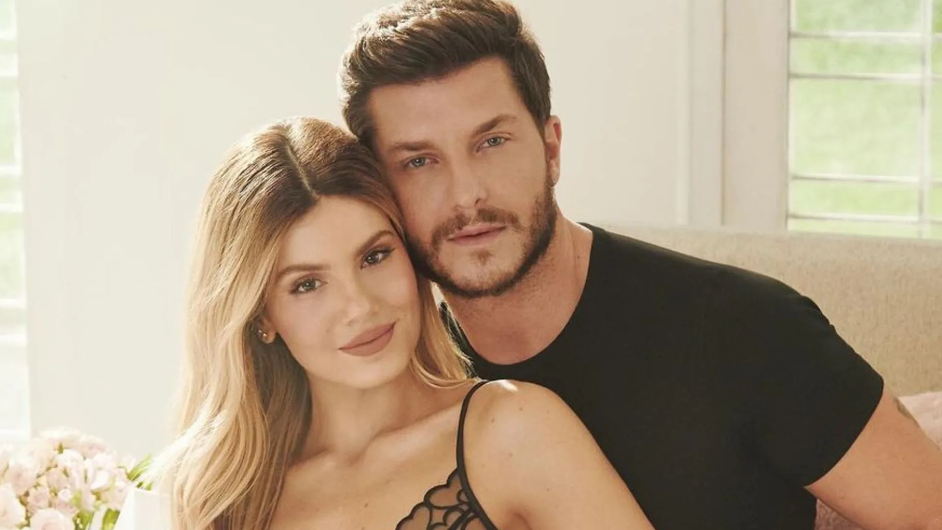 Camila Queiroz e Klebber Toledo revelam sexo do primeiro filho