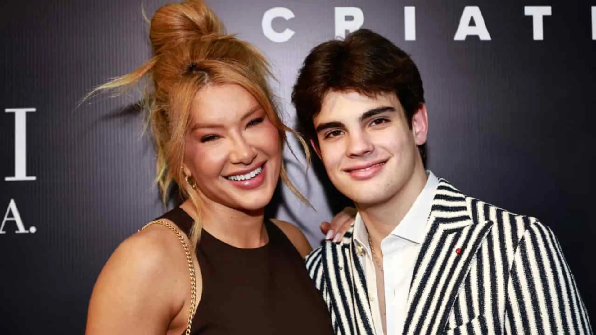 Ex-bailarina de Faustão nega namoro com filho do apresentador