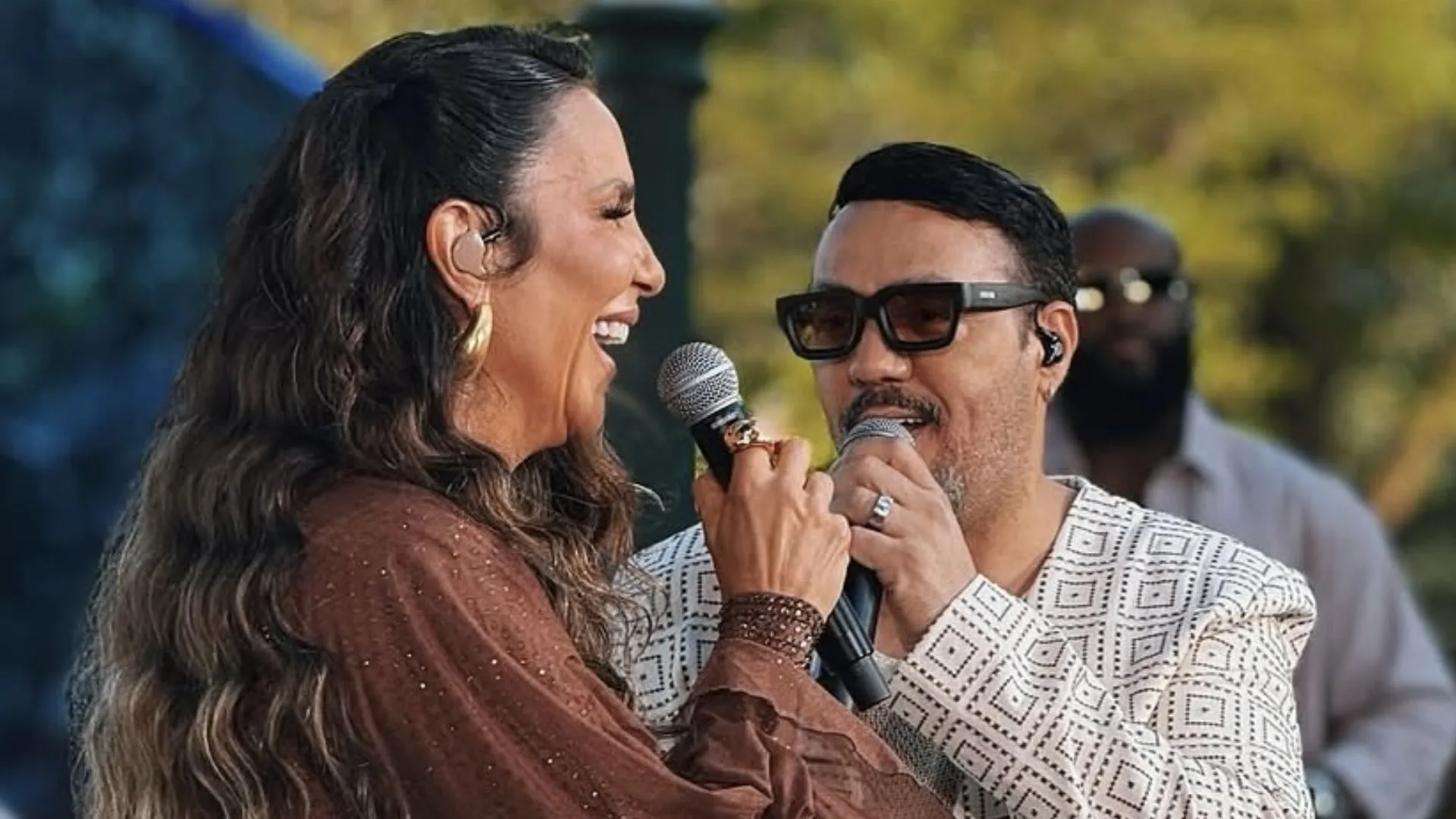 Ivete Sangalo anuncia hit de samba em parceria com Belo e agita público