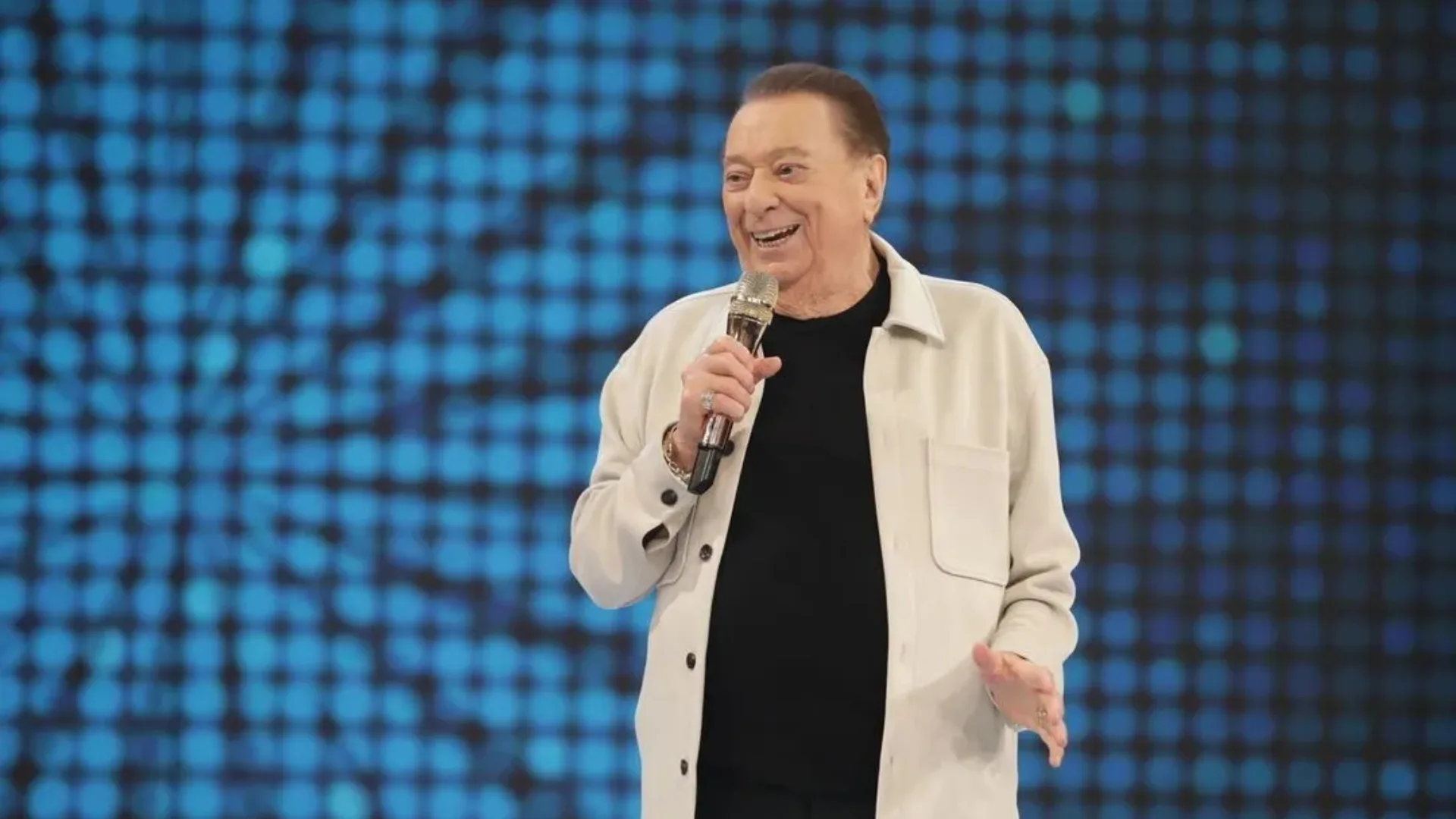 Raul Gil é internado em hospital particular de São Paulo