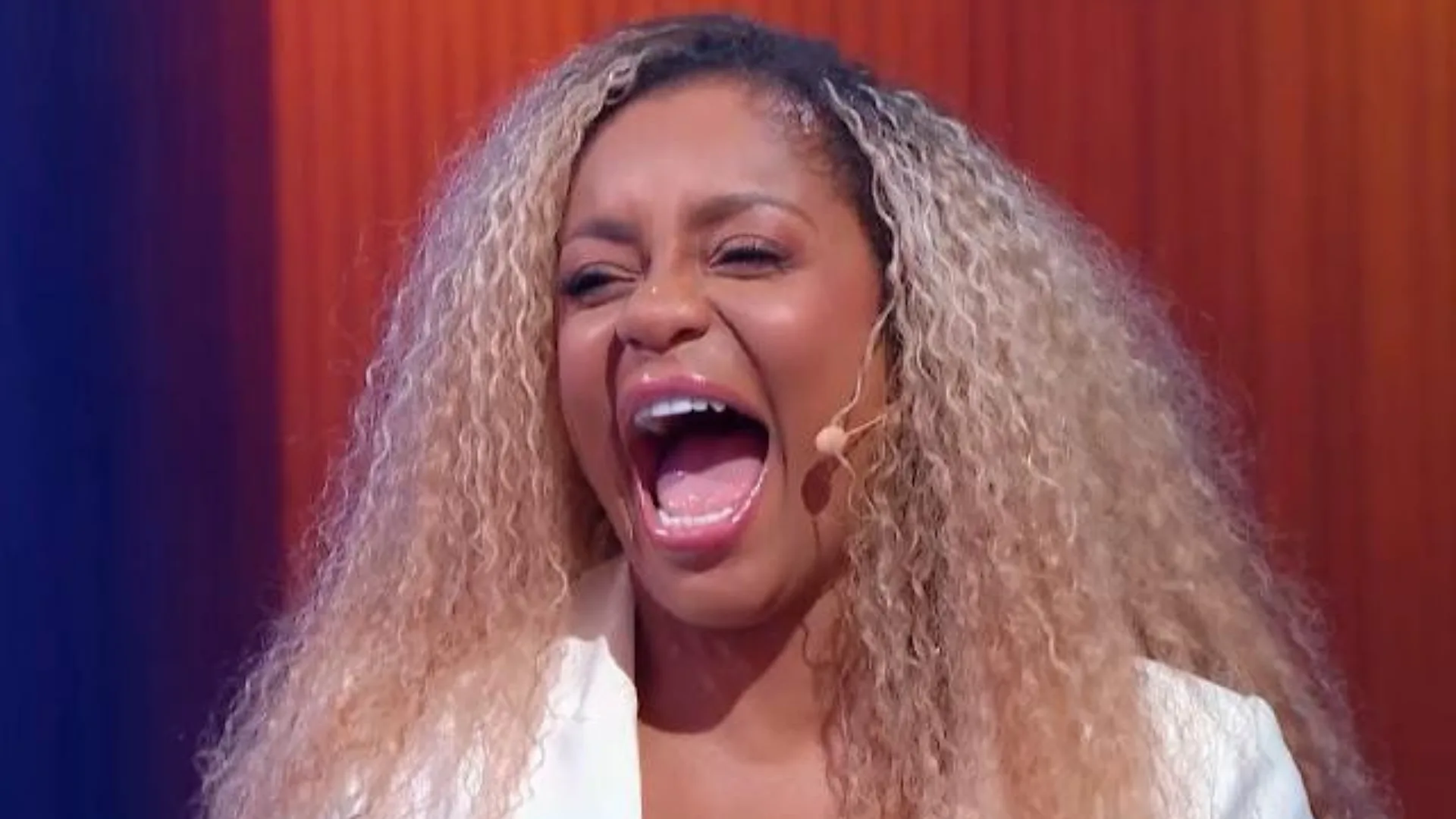 Cariúcha celebra aniversário com bom humor e desejos inusitados