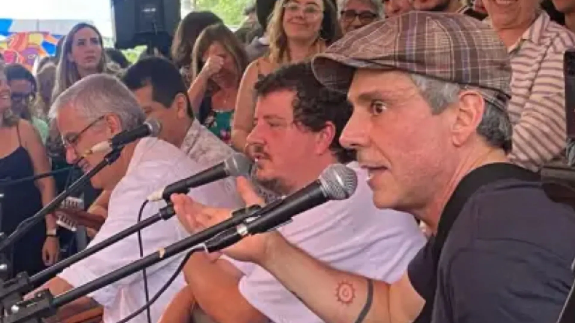 Alexandre Nero surge em roda de samba na Tijuca e solta a voz