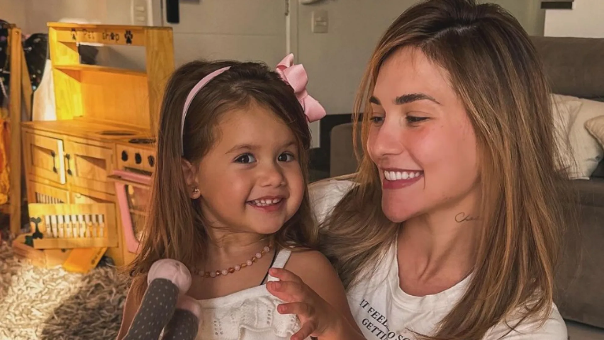 Virginia tranquiliza seguidores após internação de Maria Alice