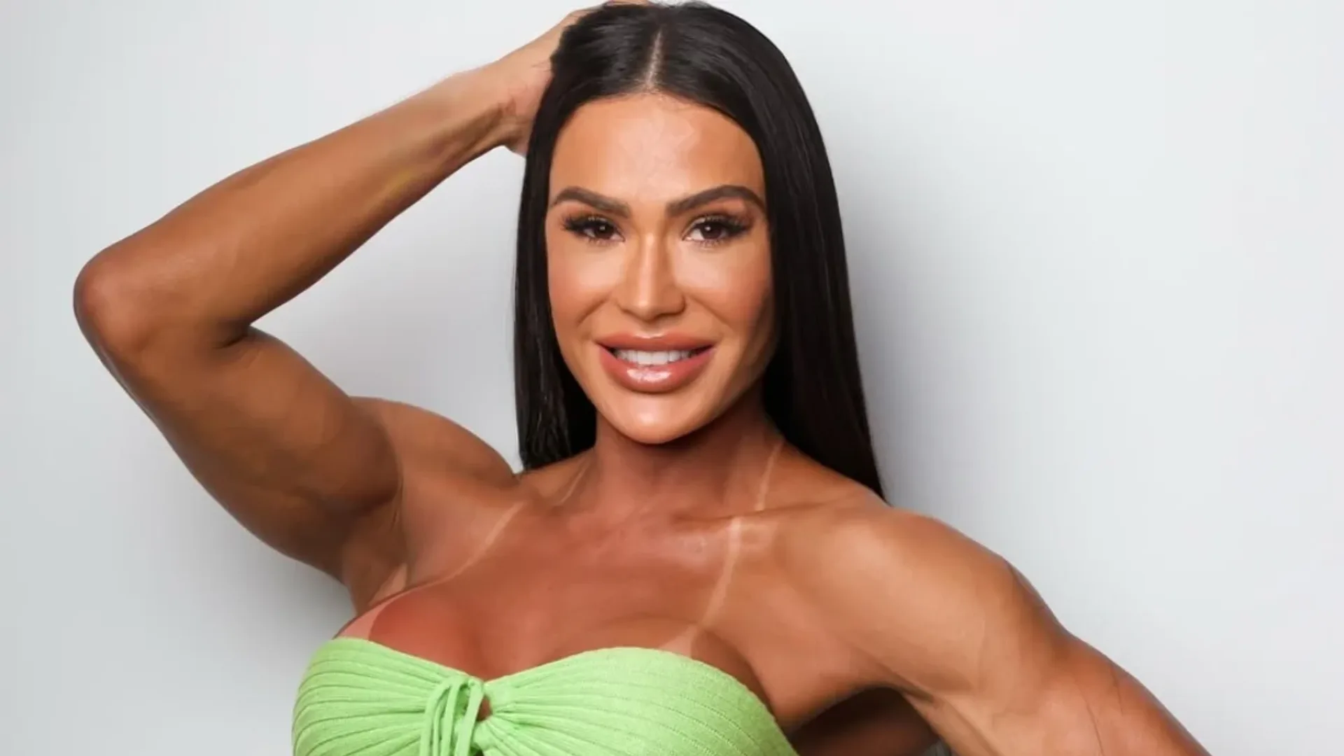 Gracyanne Barbosa se emociona ao falar sobre lesão no Dança