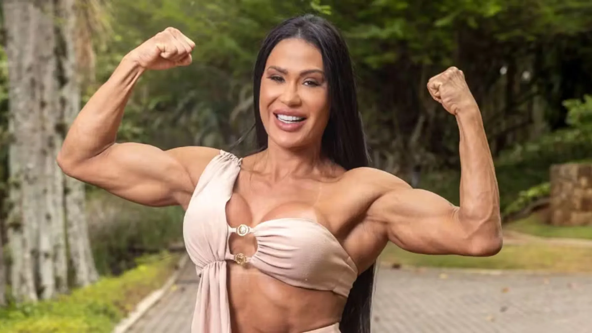 Gracyanne Barbosa revela quantos quilos perdeu com o Dança