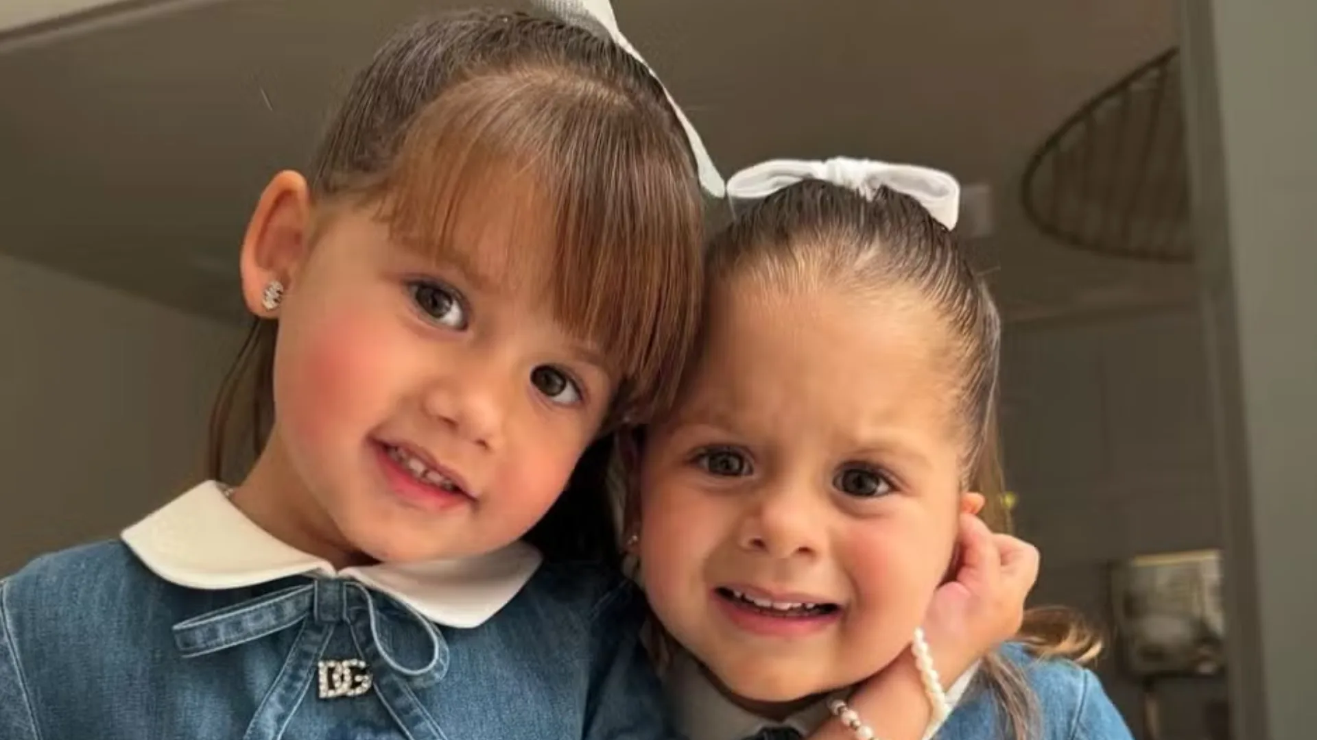 Maria Alice reencontra Maria Flor após passar a noite no hospital