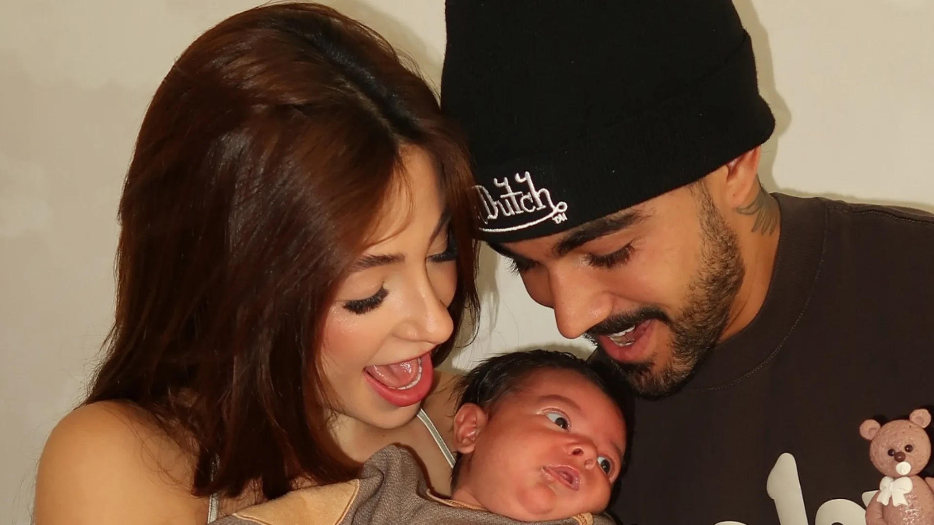 Nathalia Valente desabafa após receber comentários sobre a cor do filho