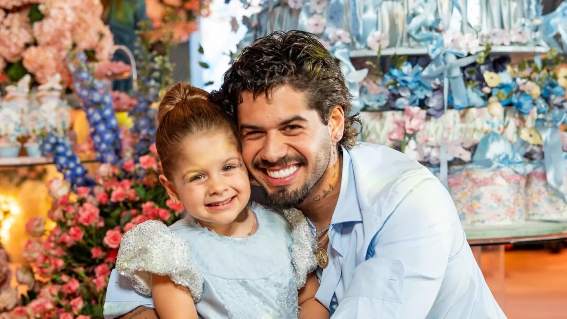 Zé Felipe reúne amigos e familiares em pool party para celebrar aniversário de Maria Flor