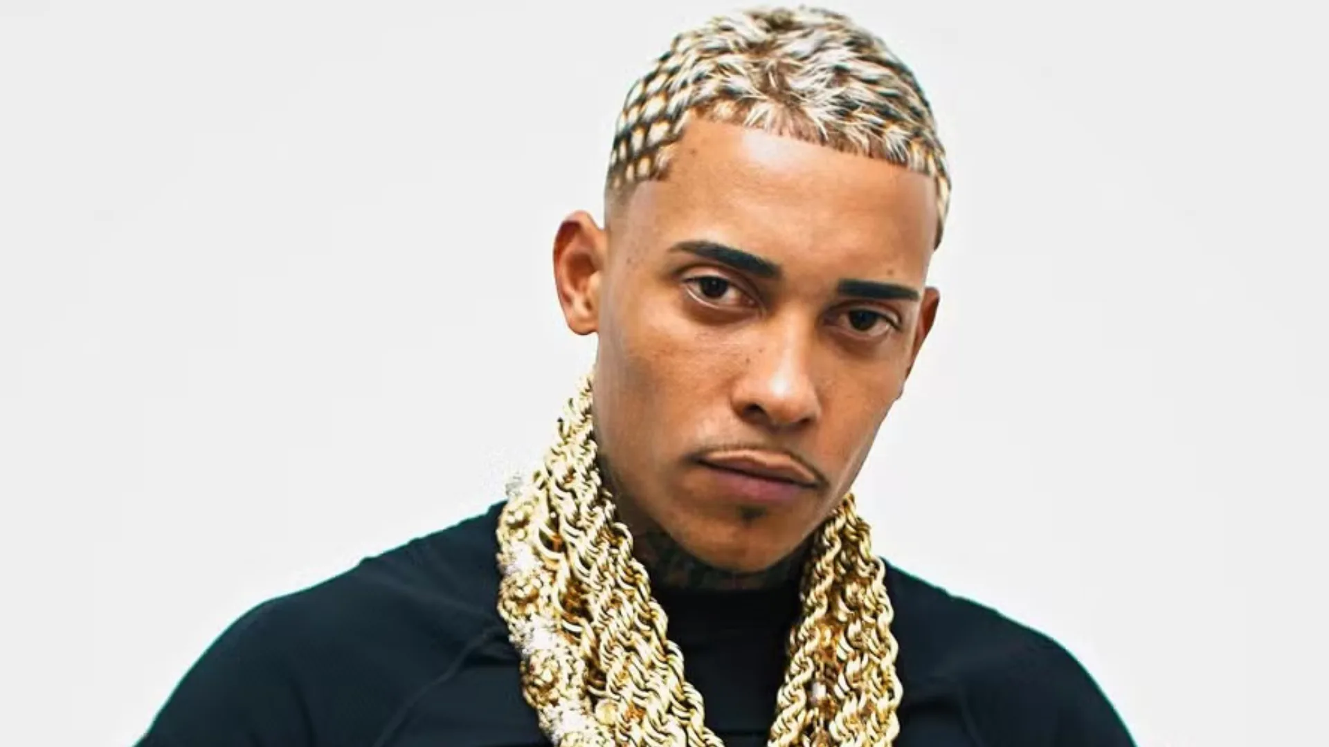 MC Poze do Rodo faz apelo para que moradores do Rio fiquem em casa durante operação policial