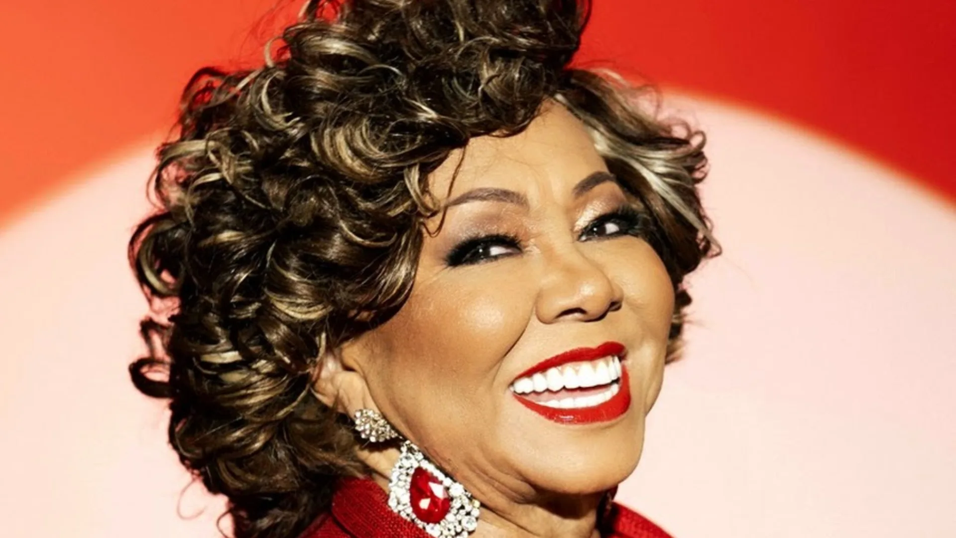 Fã confunde Alcione com Elza Soares e sambista reage