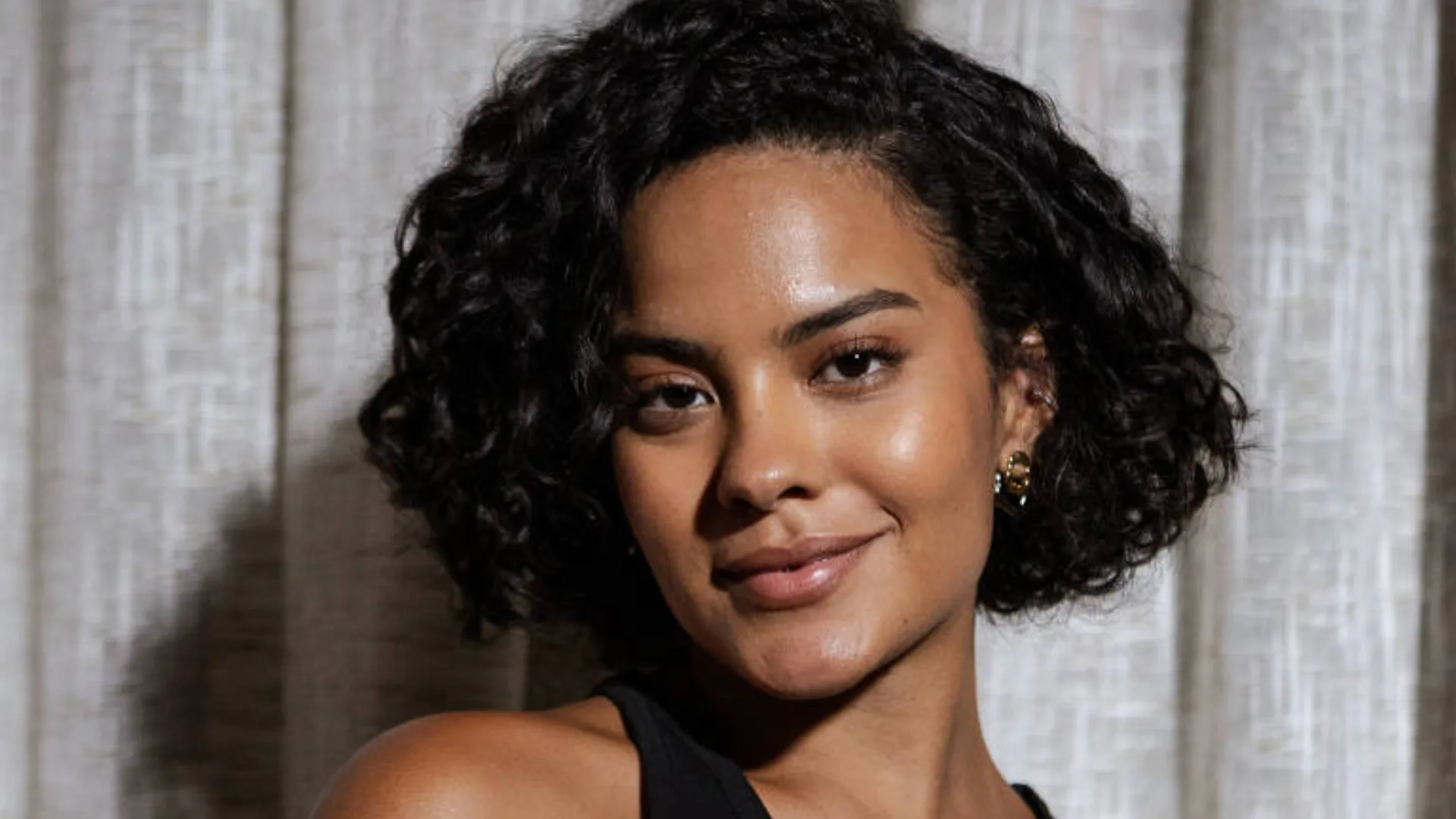 Com look country, Bella Campos se despede de Maria de Fátima