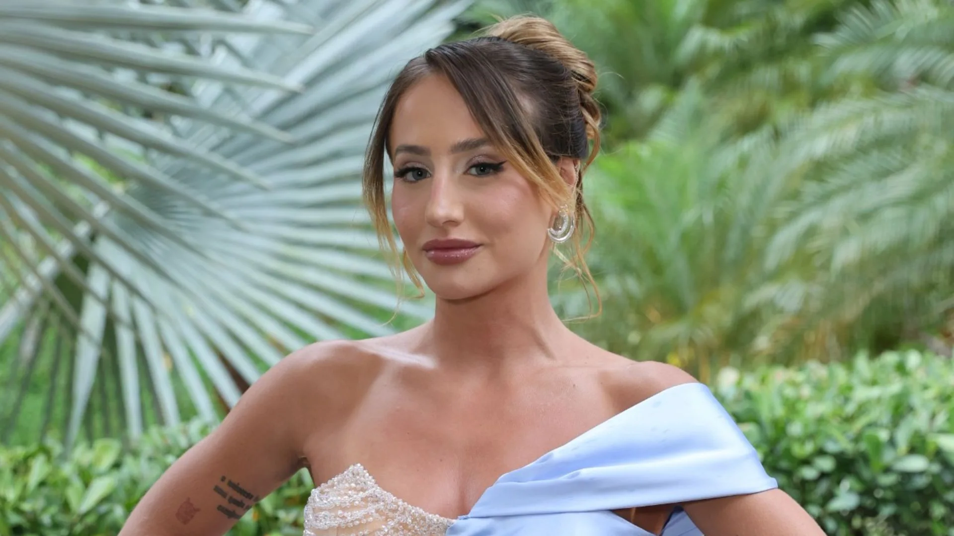 Bruna Griphao concorda com críticas ao vestido usado no casamento de Lexa