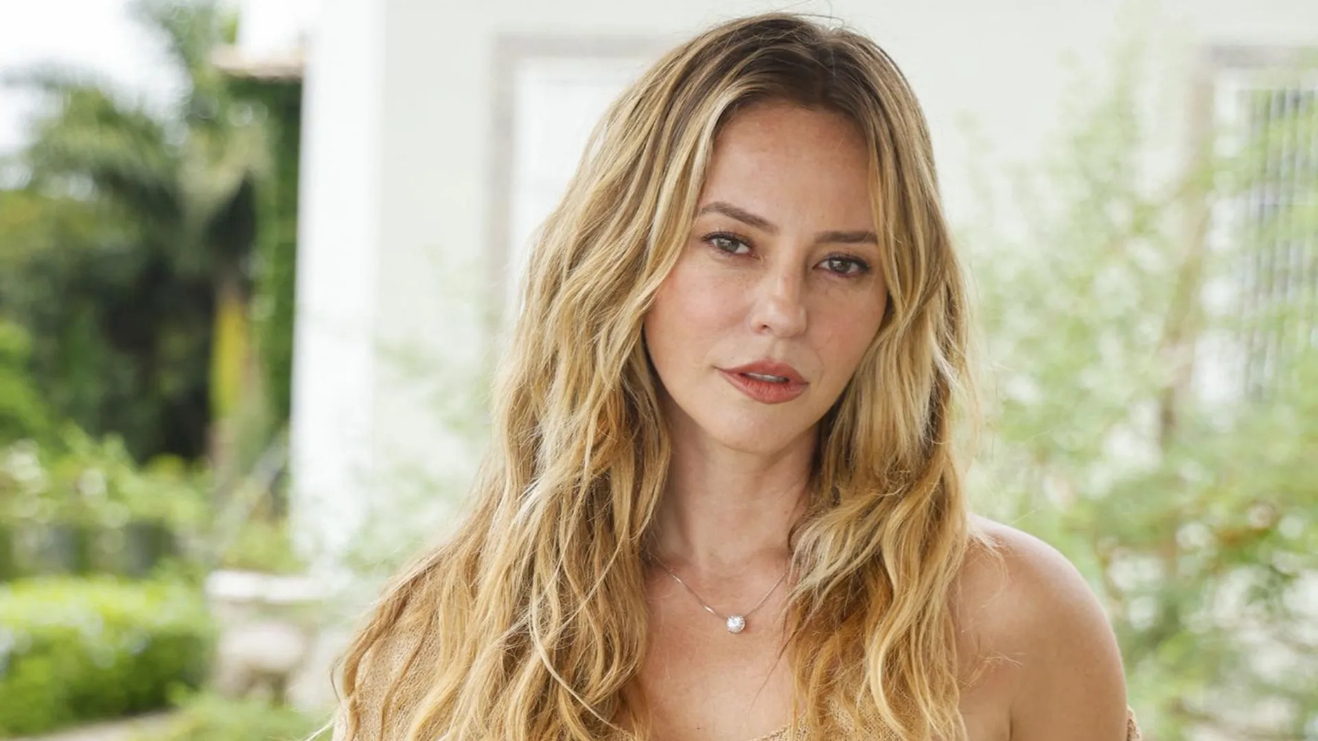 Emocionada, Paolla Oliveira dá adeus à Heleninha em Vale Tudo