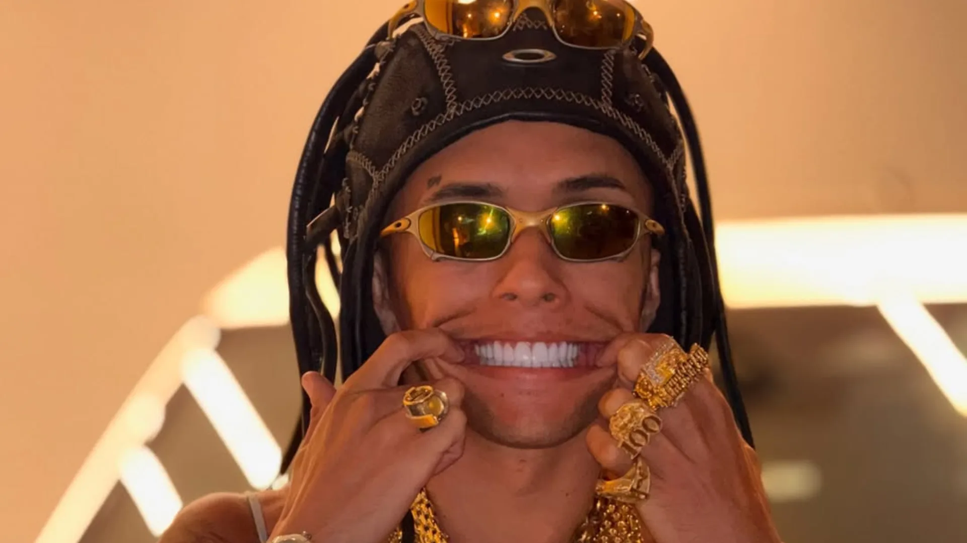 Influenciador Buzeira é preso em ação contra lavagem de dinheiro