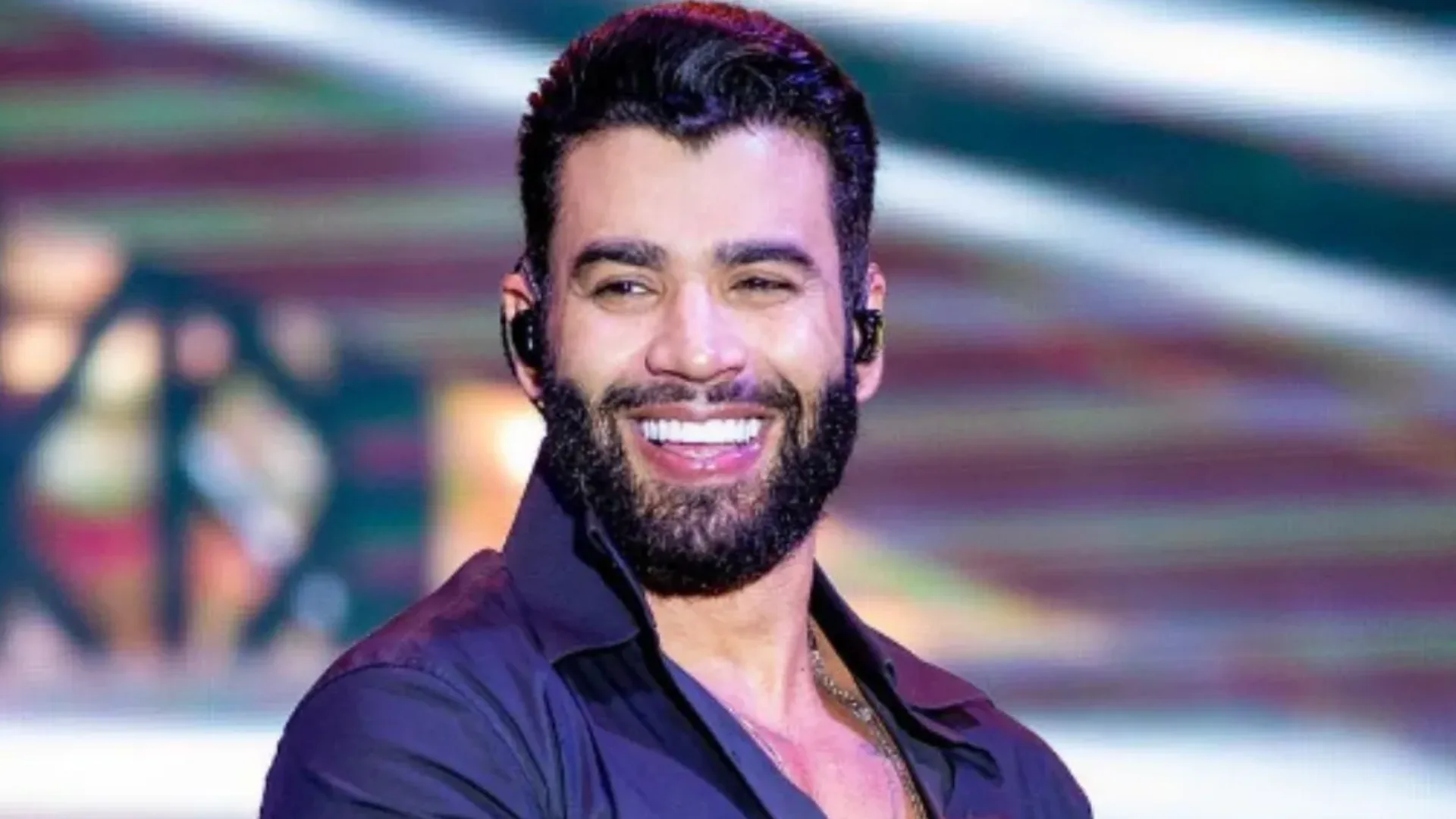 Gusttavo Lima recebe famosos em casa e exibe fila de aviões