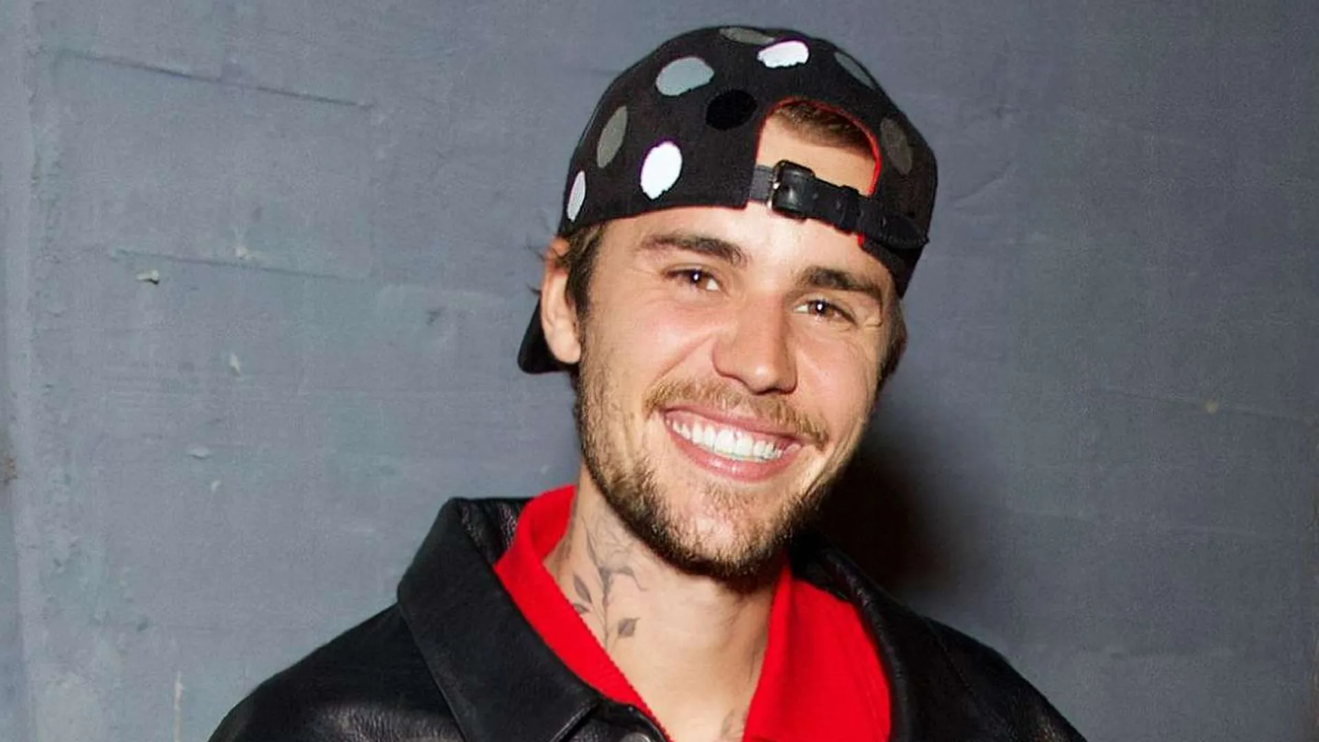 Justin Bieber assiste a pegadinhas do SBT em live com amigos