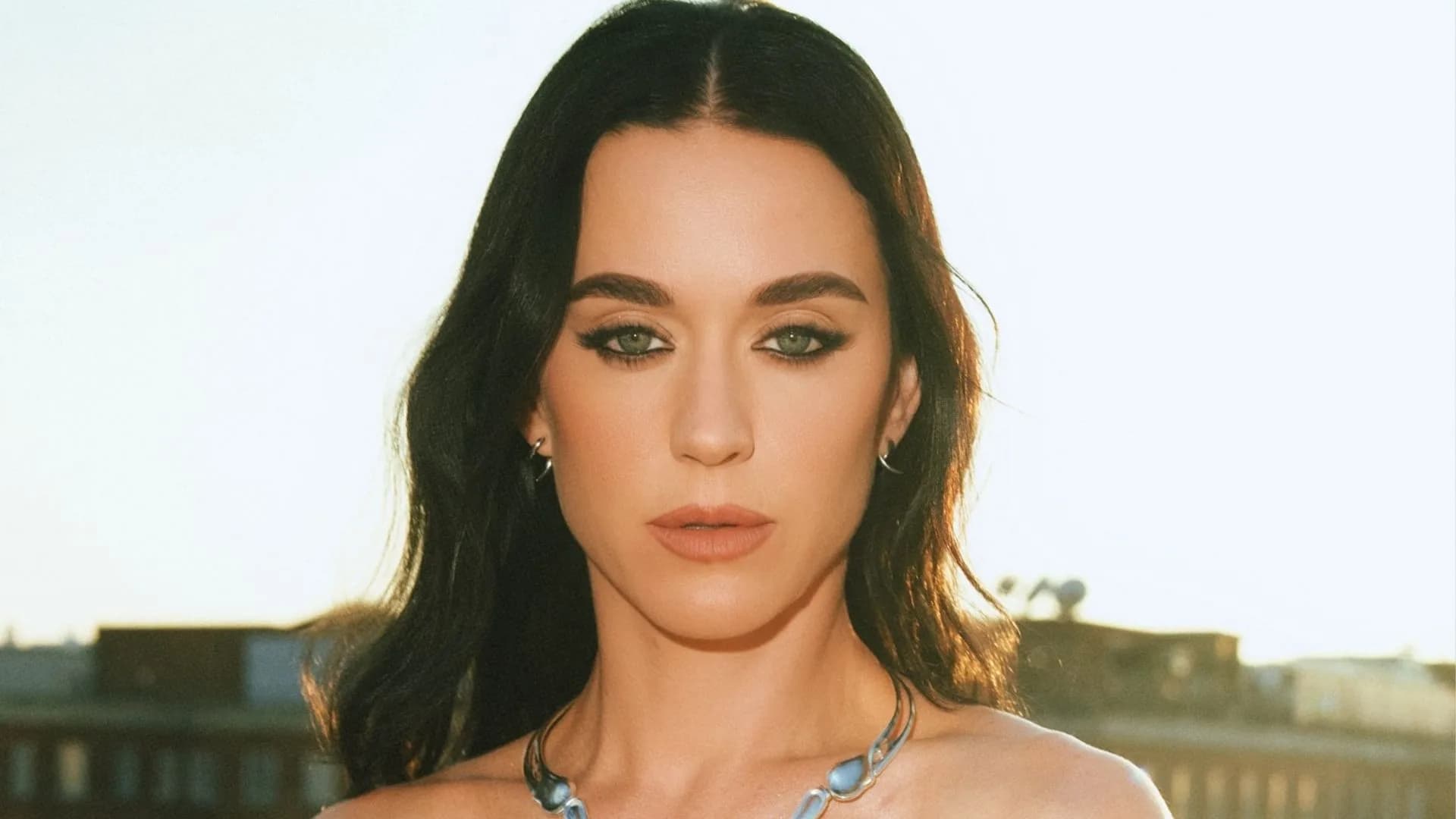 Katy Perry emociona ao cantar com fã que finalizou a quimioterapia