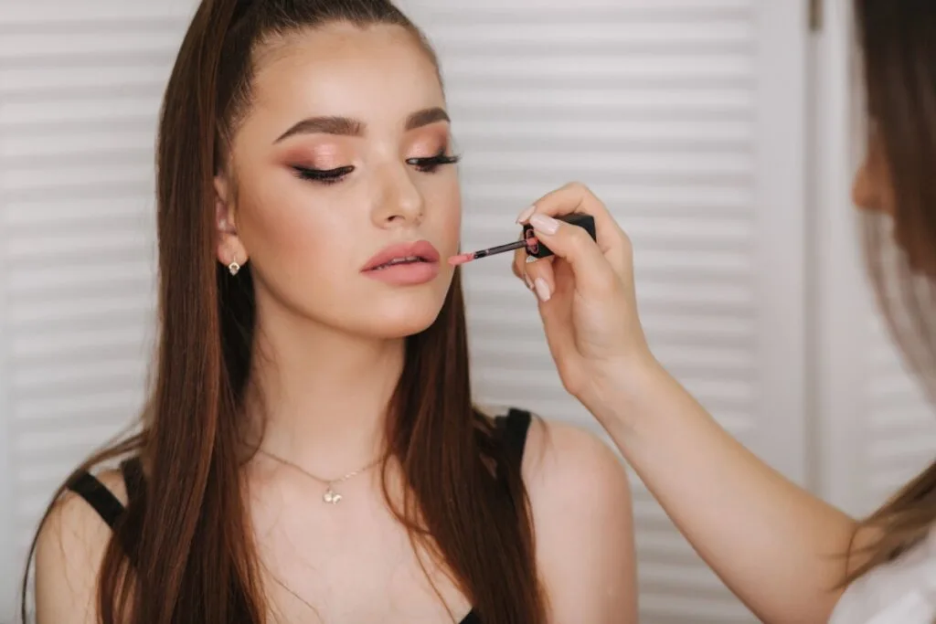 7 caminhos para quem deseja construir carreira como maquiador