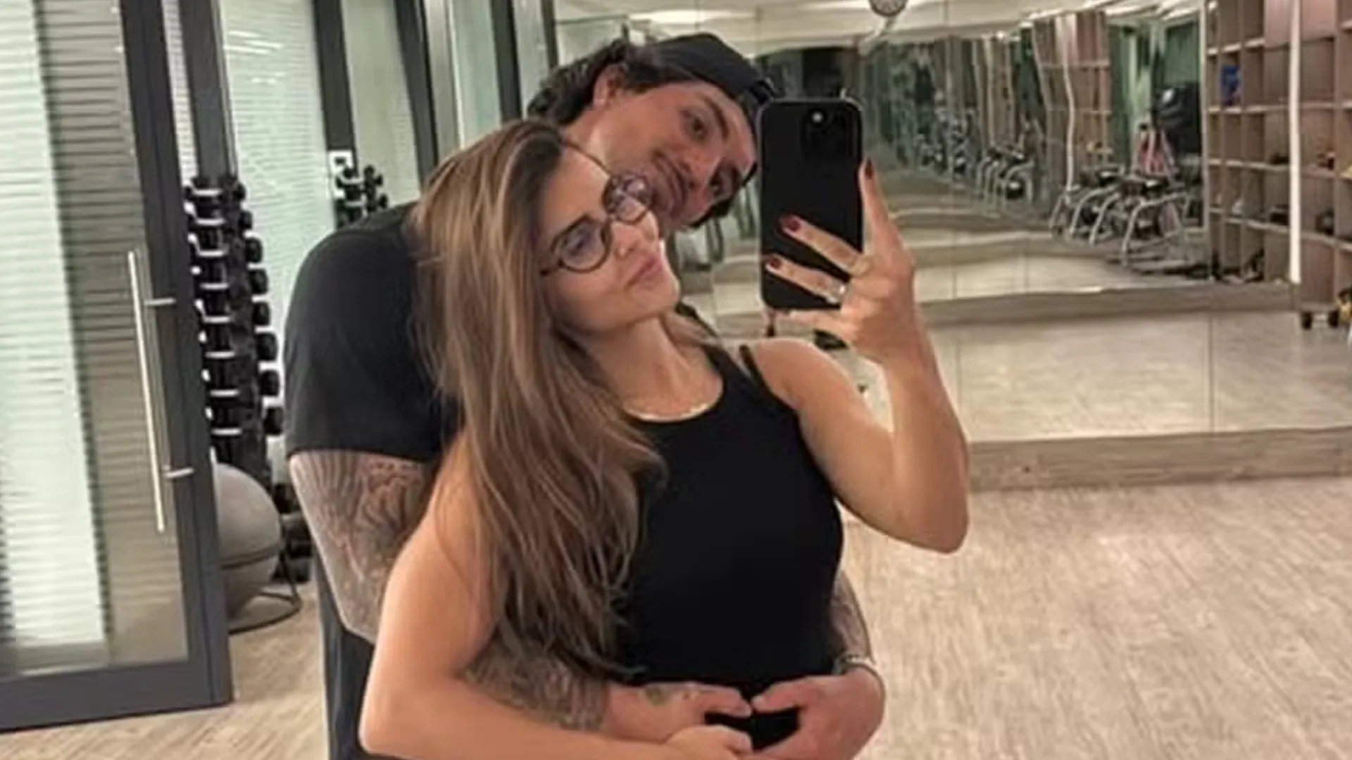 Gabriel Medina levanta suspeitas de que será pai ao postar foto