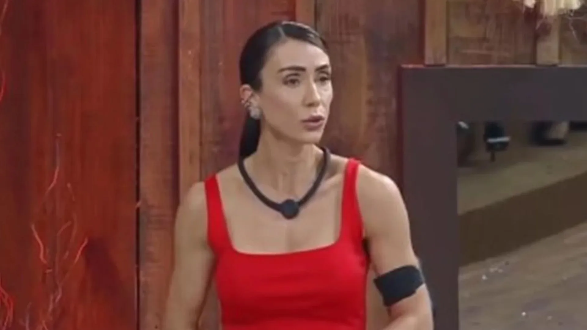 A Fazenda 17: Michelle revela aos peões que ela e Shia estão envolvidos