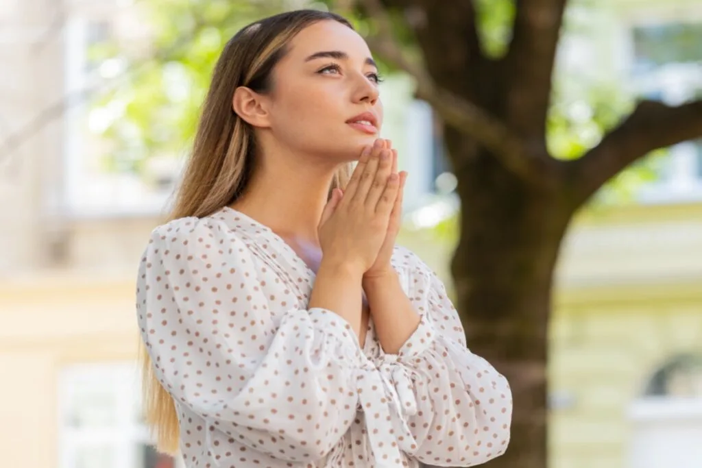 3 orações para o Dia da Santa Teresinha
