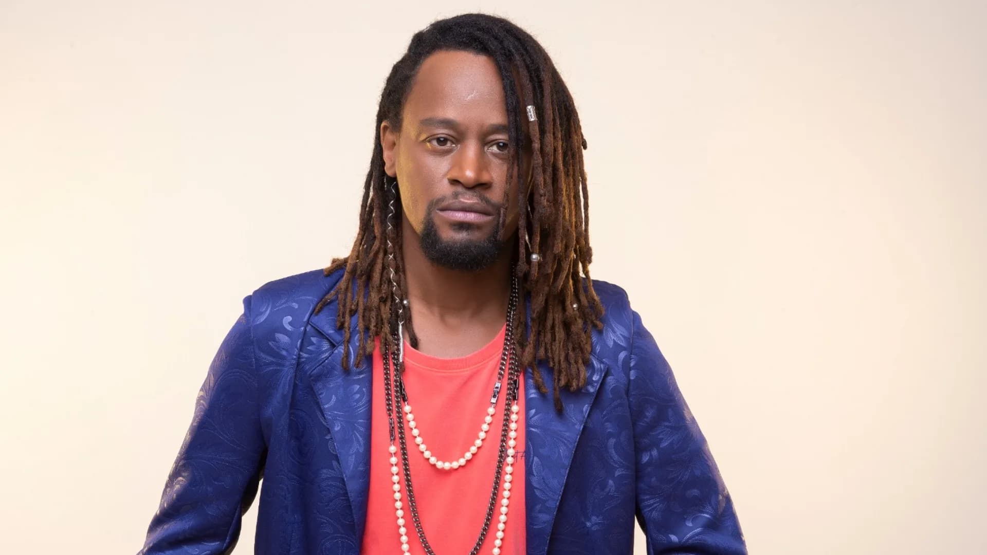 Toni Garrido muda letra de música e explica: “Machista”