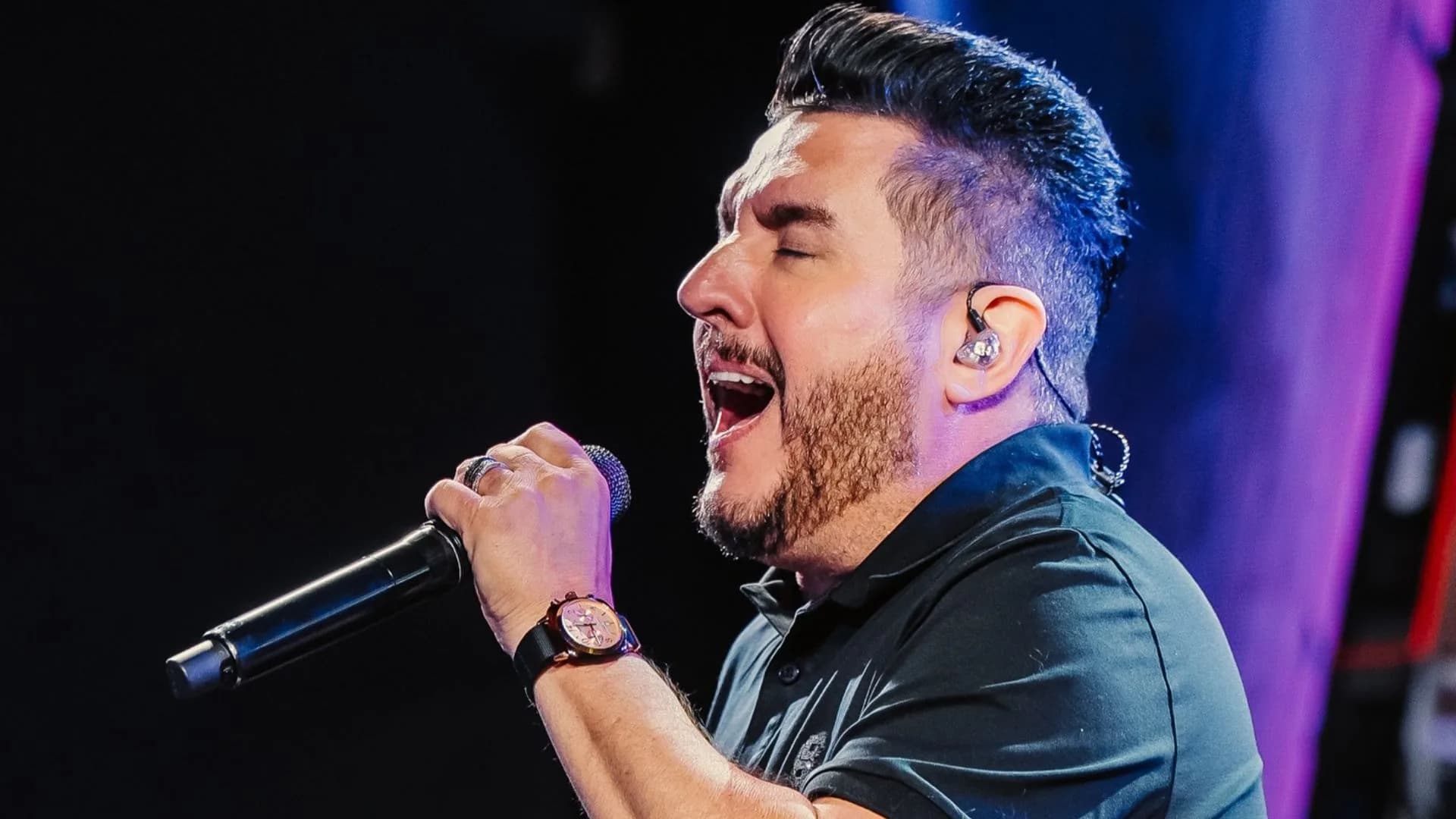 Bruno, da dupla com Marrone, passeia com fusca original: “Placa preta”