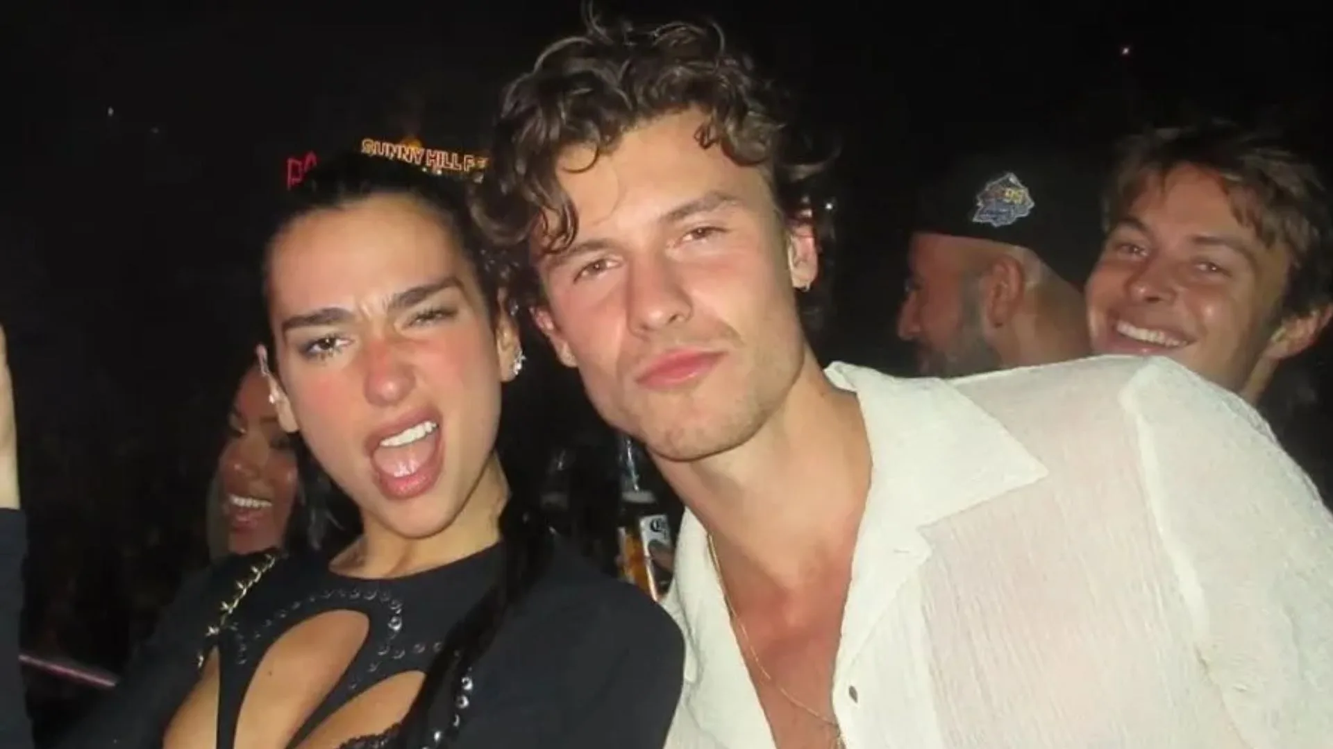 Dua Lipa e Shawn Mendes curtem samba com Bruna Marquezine e Gustavo Mioto