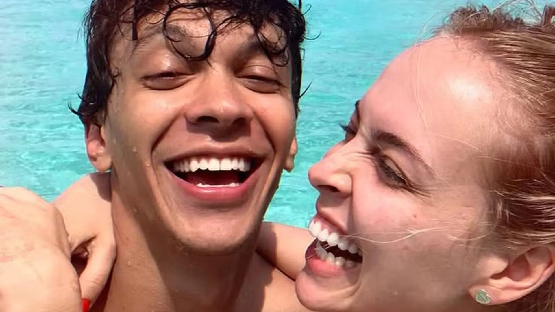 Tata Estaniecki e Júlio Cocielo almoçam juntos após beijo em festa