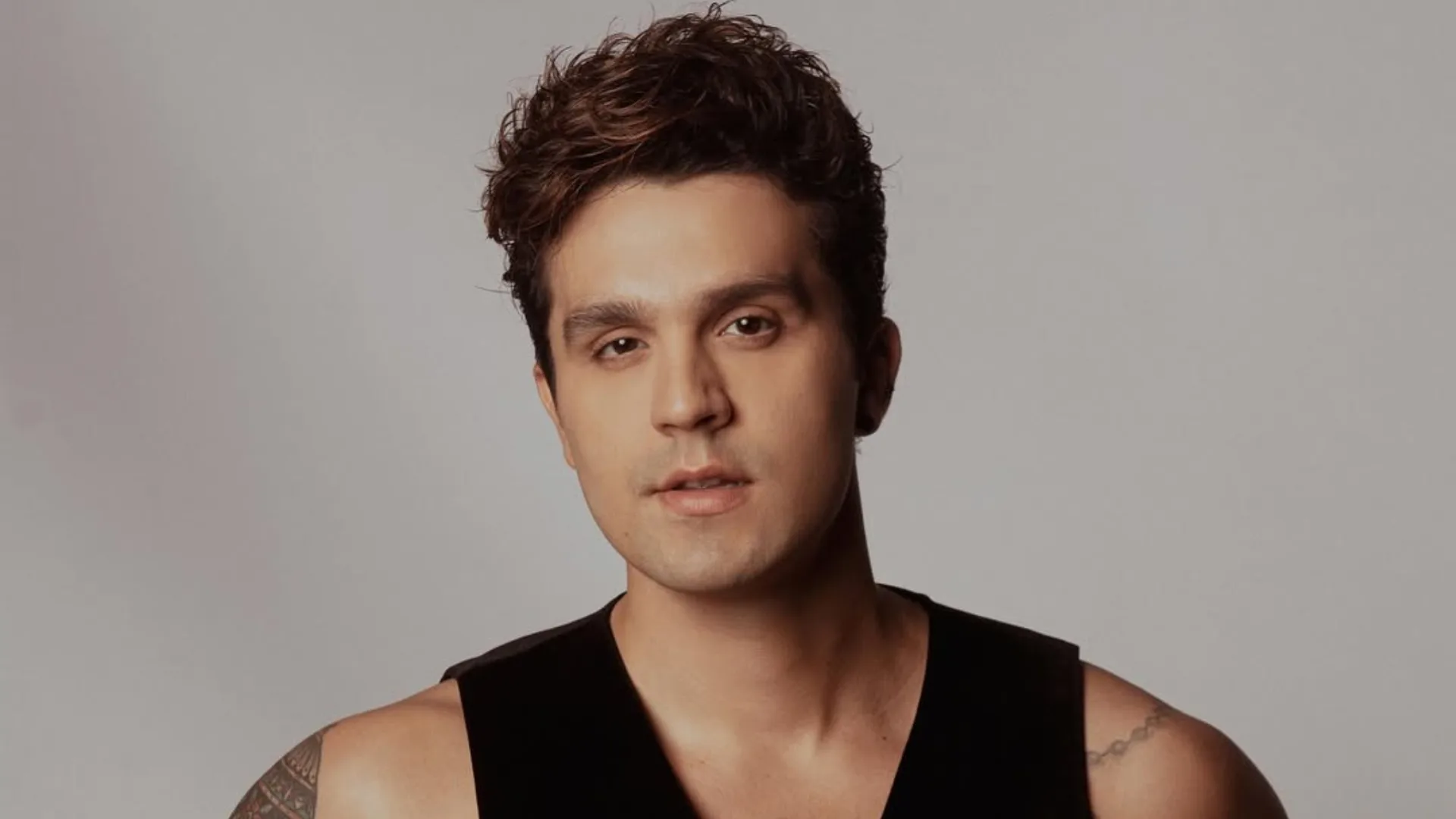 Luan Santana lota arena em show na Suíça e encanta público