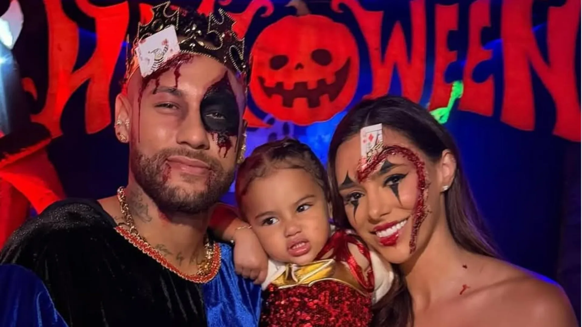 Neymar e Biancardi curtem festa de Halloween com Mavie