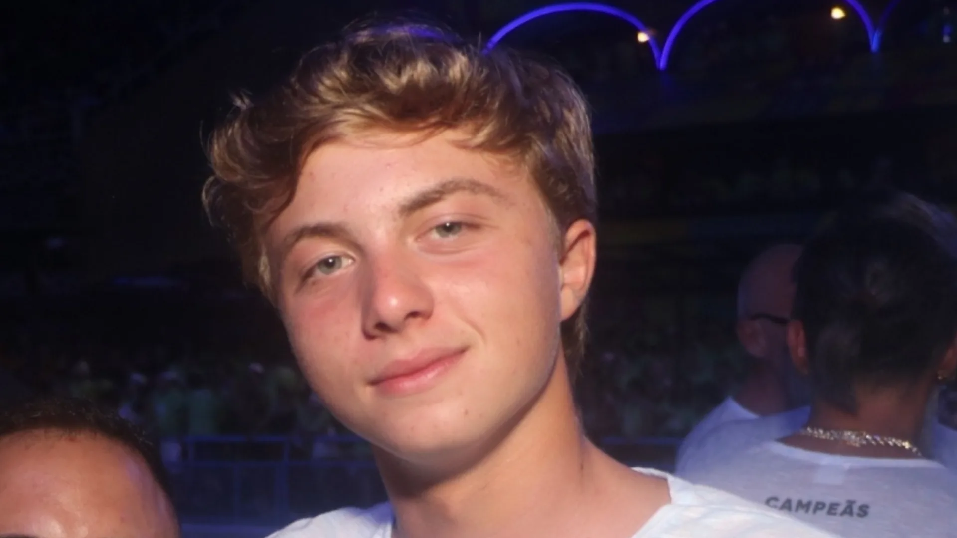 Filho de Luciano Huck curte festa em mansão de Carlinhos Maia