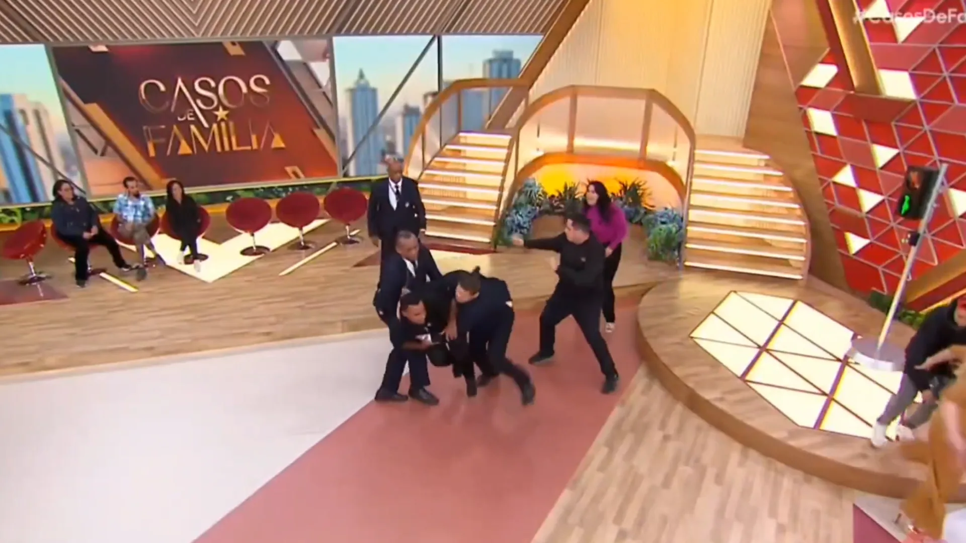 Homem avança contra grávida e é contido no Casos de Família