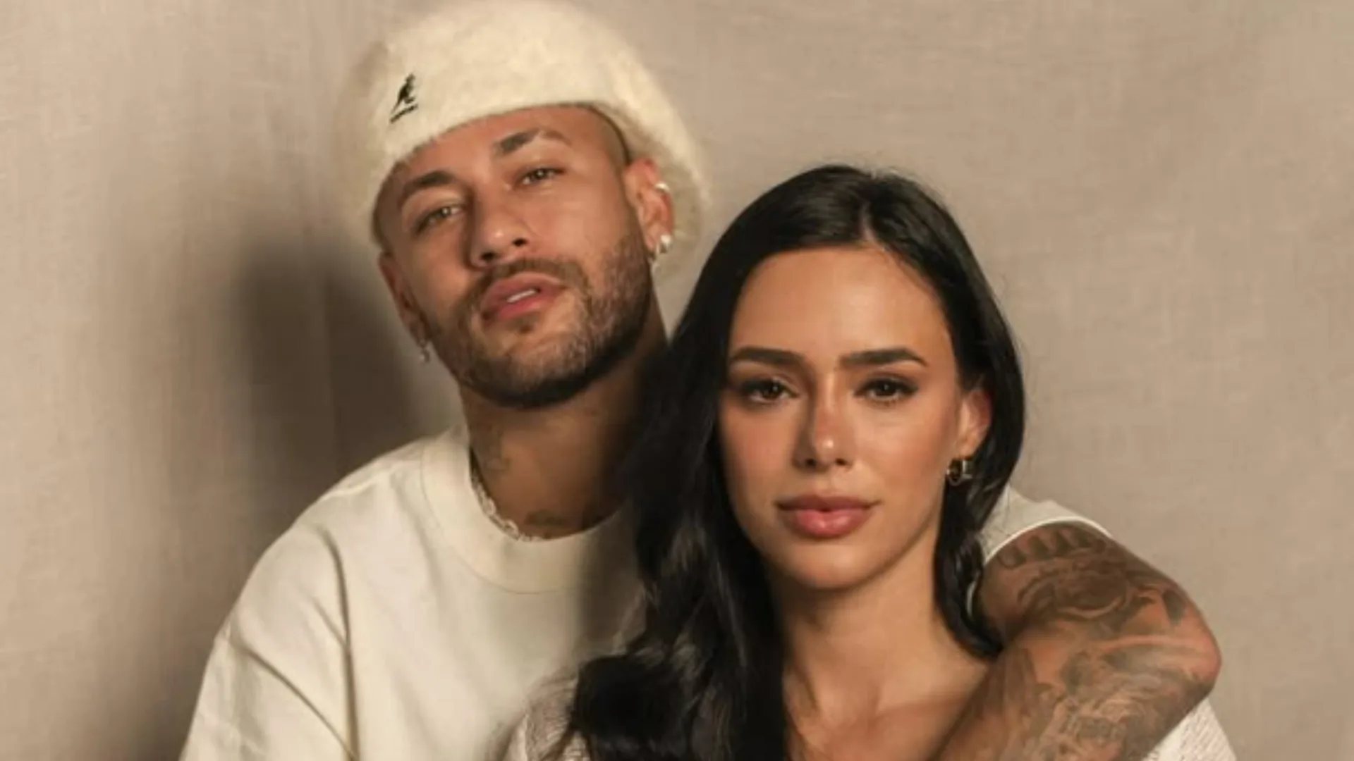 Neymar se disfarça para passear em NY com Bruna Biancardi