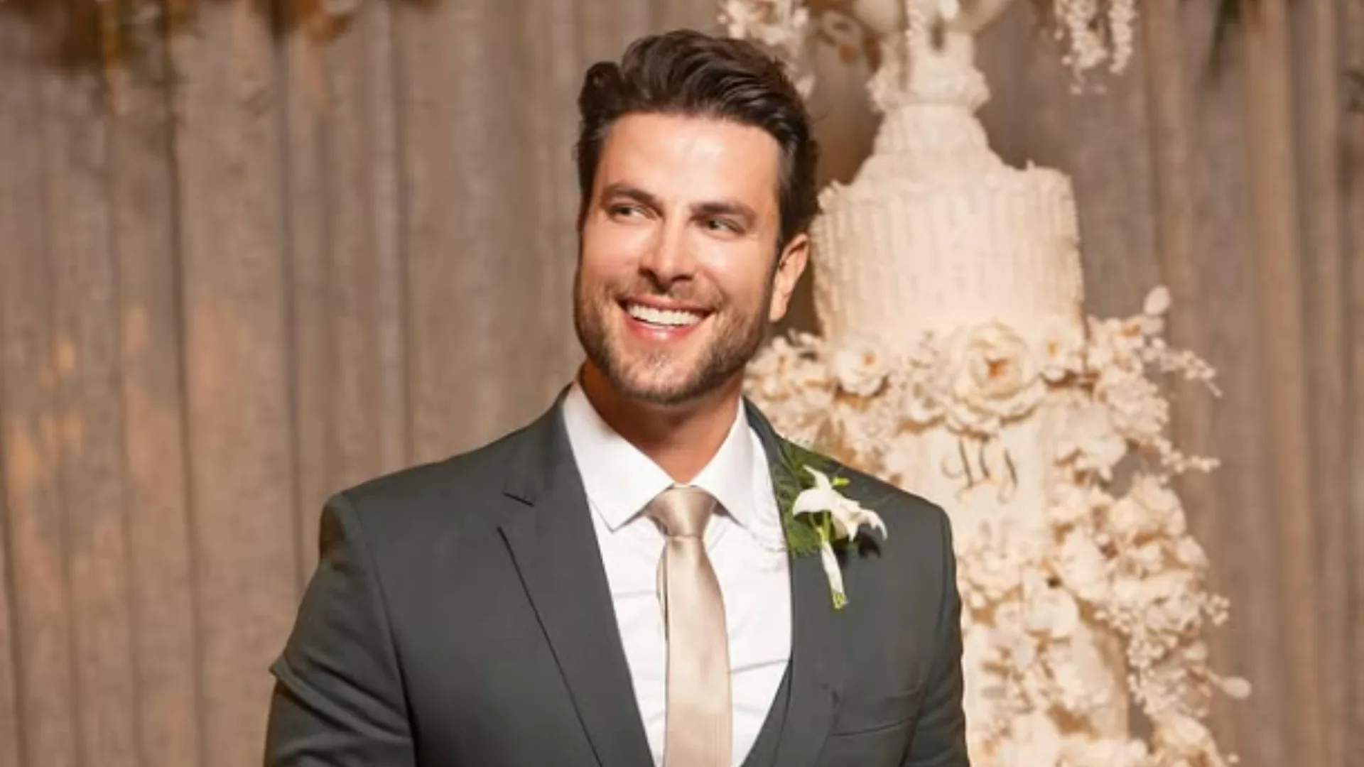 Gustavo Marsengo compara antes e depois de mudança estética