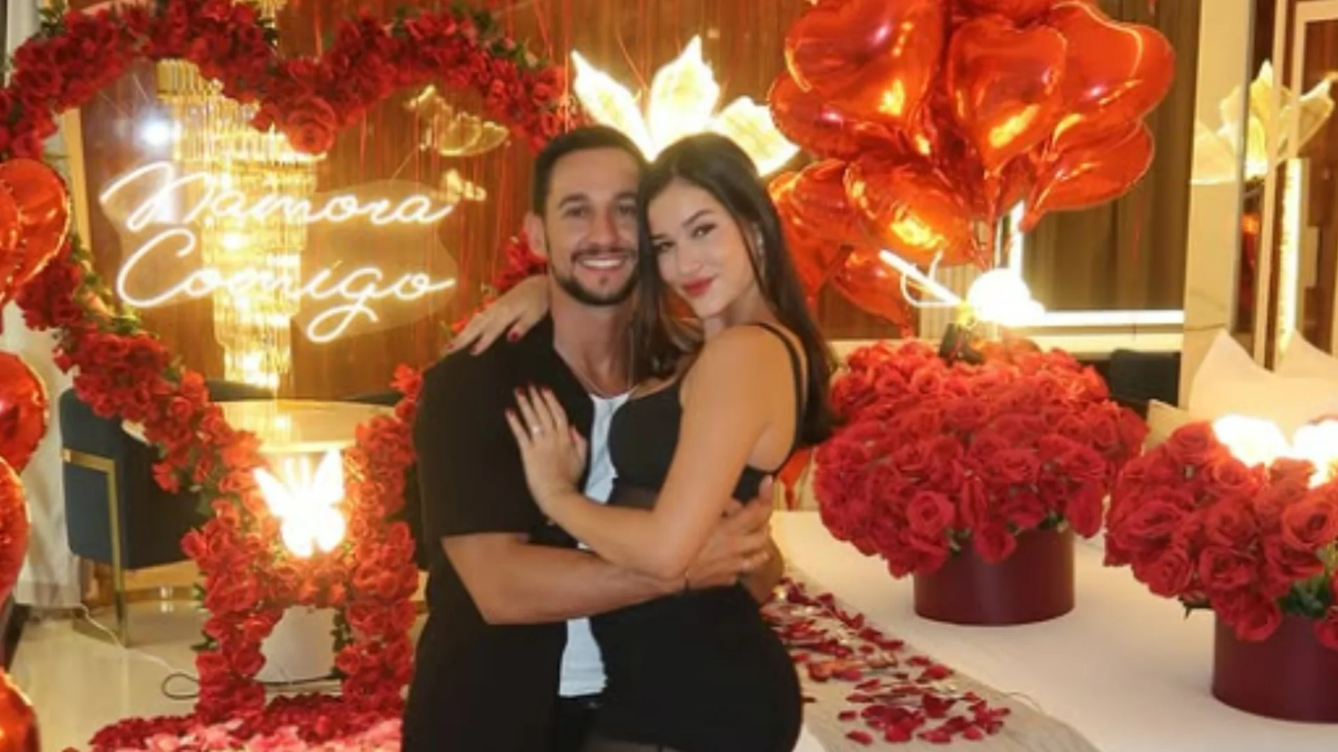 Mesquita surpreende Duda Wendling com pedido de namoro