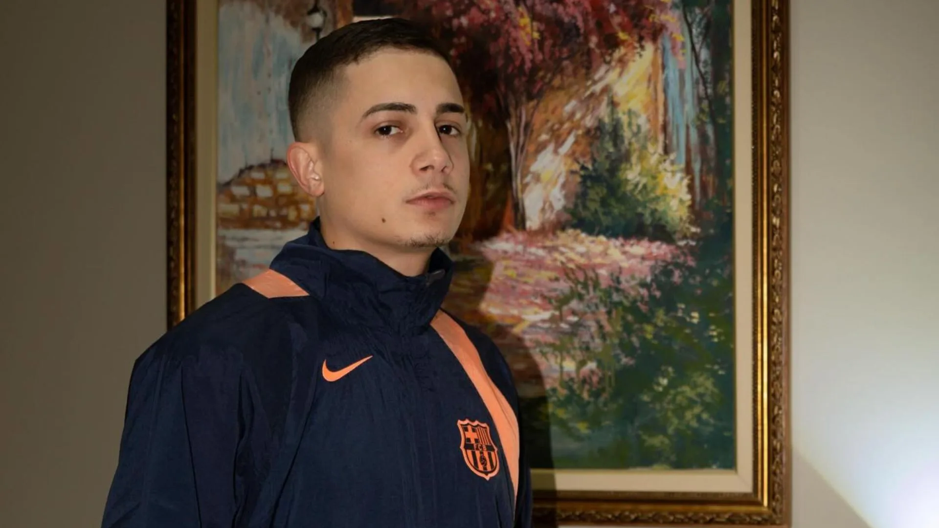 MC Hariel reage ao ser tema de TCC e receber cópia em show